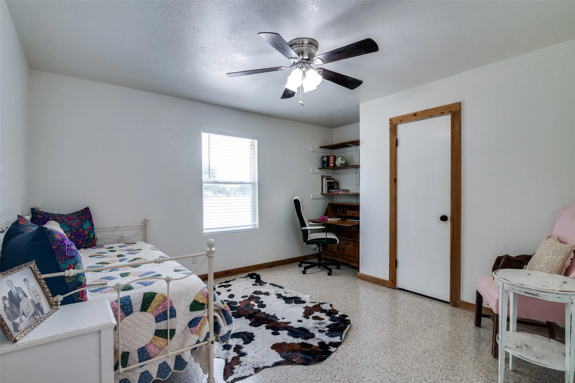Single Family Residence For Sale in Van Zandt County , 200 Vz County Road 2403, Canton, Texas 75103, 4 Bedroom, 3 Bathroom, 2 Garage spaces, 2,376 Sqft, built in 1961, mls#21415354, Real Estate Agent in Canton, Homes For Sale in Van Zandt county, Homes For Sale in Canton, Realtor in Canton Texas, Real Estate Brokerage Independent Realty Texas, Luminita Cordes Realtor