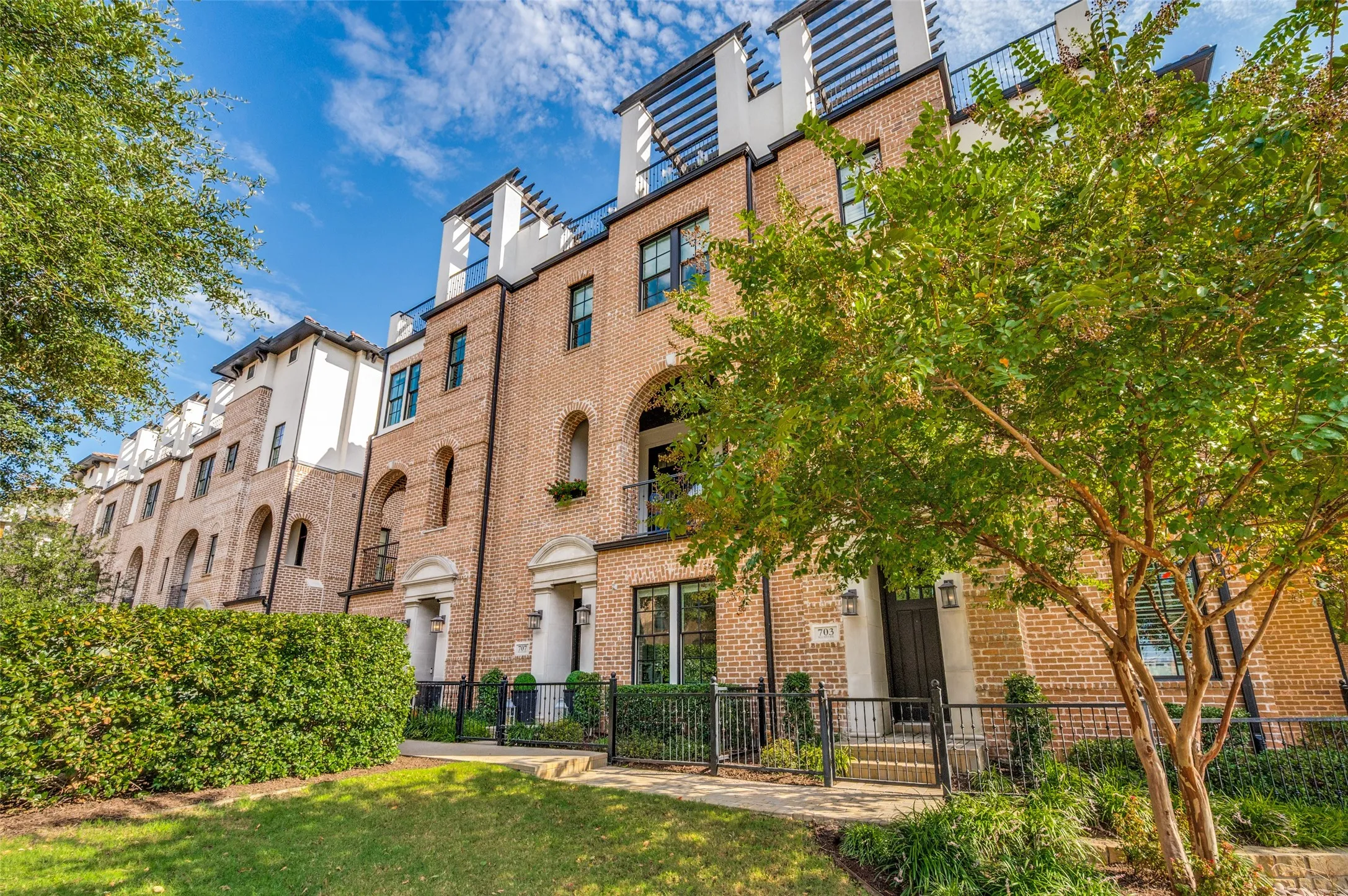 Townhouse For Sale in Dallas County , 707 WILL RICE Avenue, Irving, Texas 75039, 3 Bedroom, 4 Bathroom, 2 Garage spaces, 2,485 Sqft, built in 2018, mls#21415090, Real Estate Agent in Irving, Homes For Sale in Dallas county, Homes For Sale in Irving, Realtor in Irving Texas, Real Estate Brokerage Independent Realty Texas, Luminita Cordes Realtor