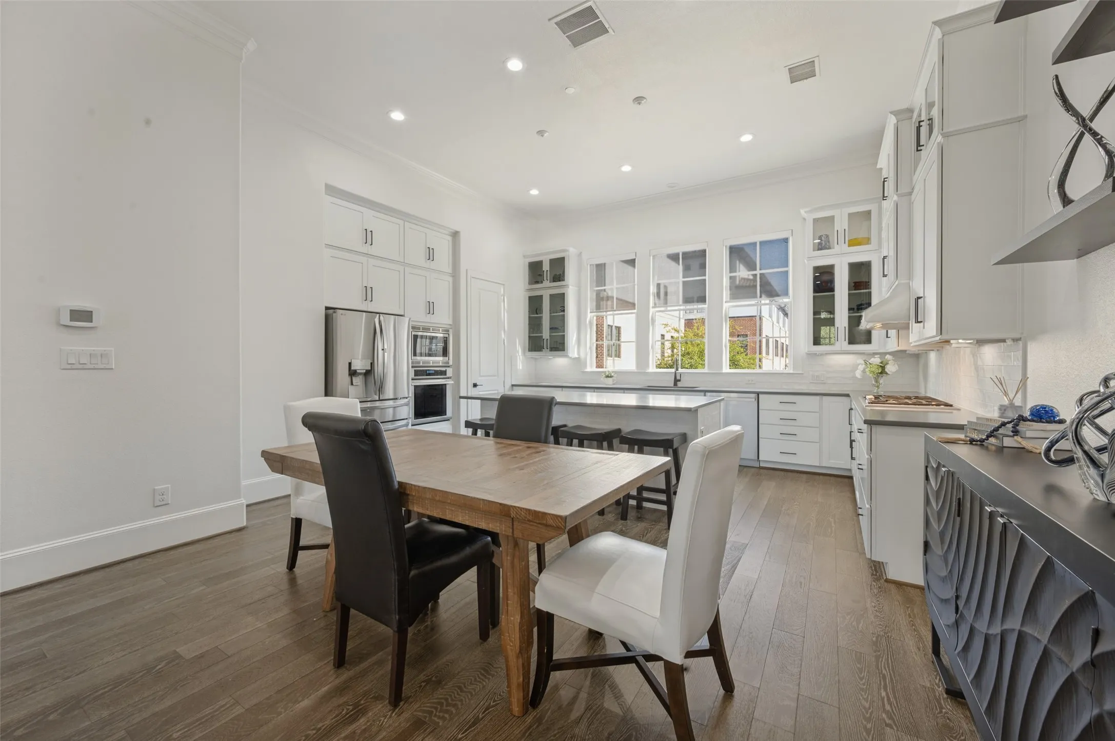 Townhouse For Sale in Dallas County , 707 WILL RICE Avenue, Irving, Texas 75039, 3 Bedroom, 4 Bathroom, 2 Garage spaces, 2,485 Sqft, built in 2018, mls#21415090, Real Estate Agent in Irving, Homes For Sale in Dallas county, Homes For Sale in Irving, Realtor in Irving Texas, Real Estate Brokerage Independent Realty Texas, Luminita Cordes Realtor
