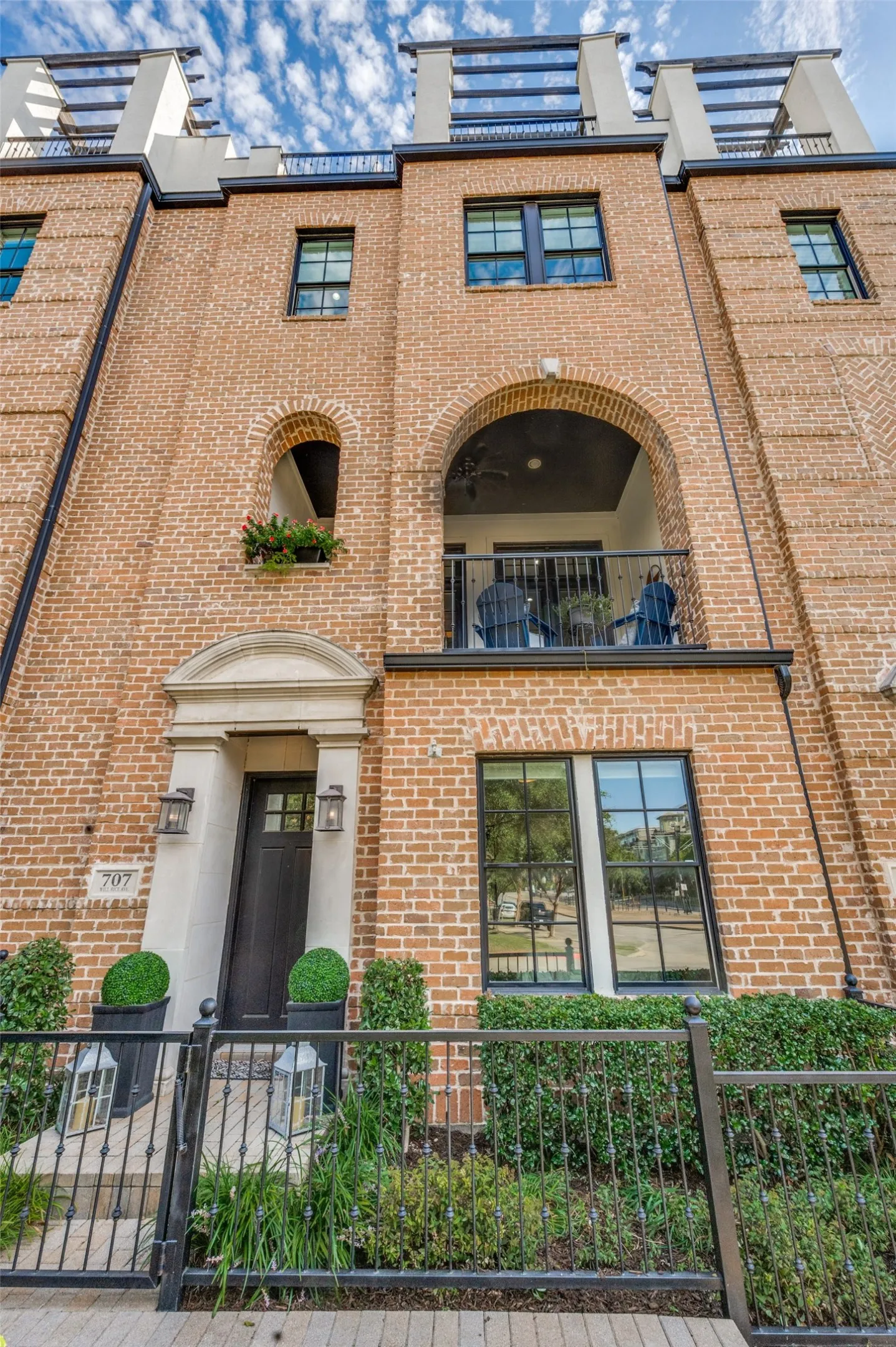 Townhouse For Sale in Dallas County , 707 WILL RICE Avenue, Irving, Texas 75039, 3 Bedroom, 4 Bathroom, 2 Garage spaces, 2,485 Sqft, built in 2018, mls#21415090, Real Estate Agent in Irving, Homes For Sale in Dallas county, Homes For Sale in Irving, Realtor in Irving Texas, Real Estate Brokerage Independent Realty Texas, Luminita Cordes Realtor