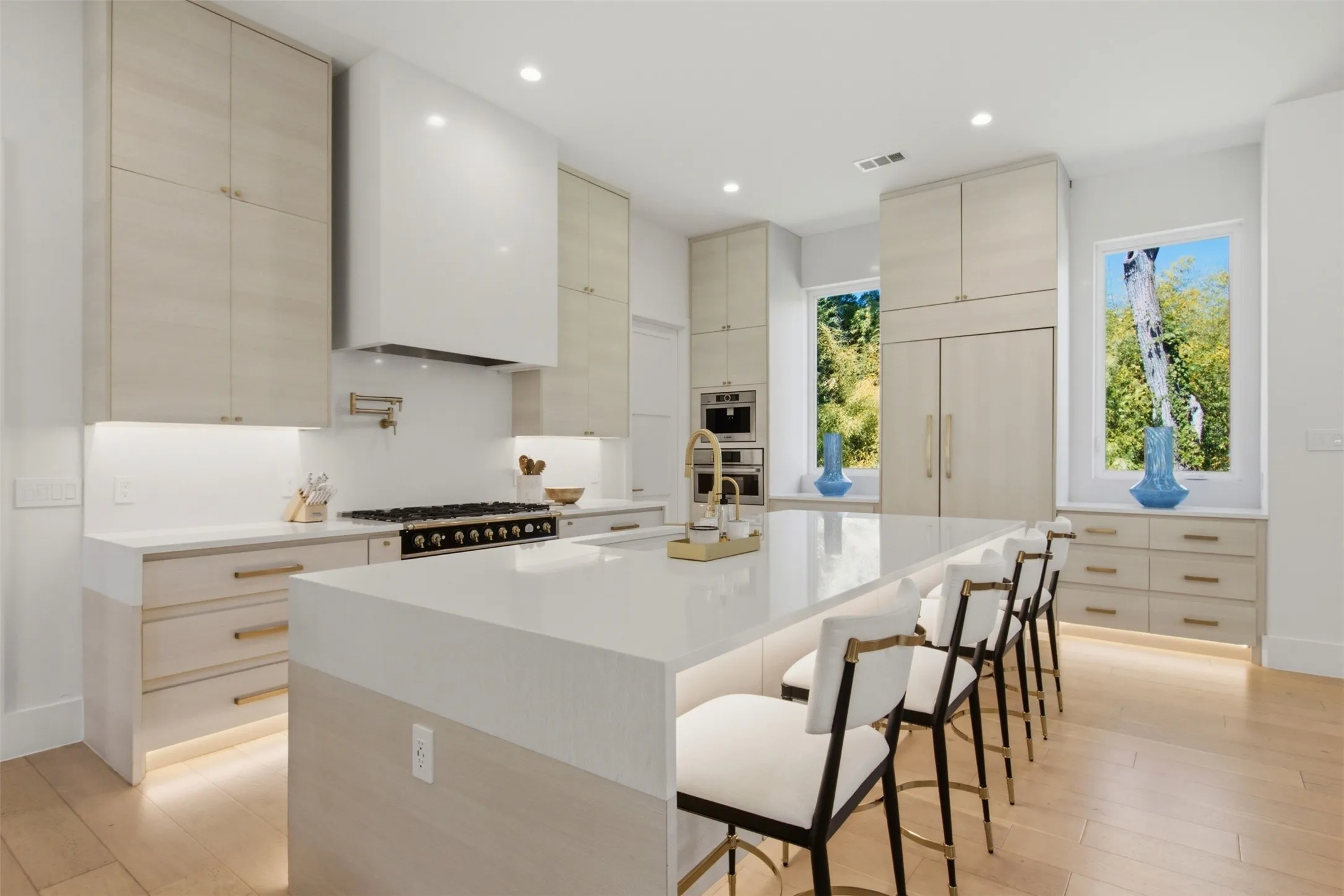 Single Family Residence For Sale in Dallas County , 4923 Crooked Lane, Dallas, Texas 75229, 5 Bedroom, 7 Bathroom, 4 Garage spaces, 6,425 Sqft, built in 2019, mls#21399727, Real Estate Agent in Dallas, Homes For Sale in Dallas county, Homes For Sale in Dallas, Realtor in Dallas Texas, Real Estate Brokerage Independent Realty Texas, Luminita Cordes Realtor