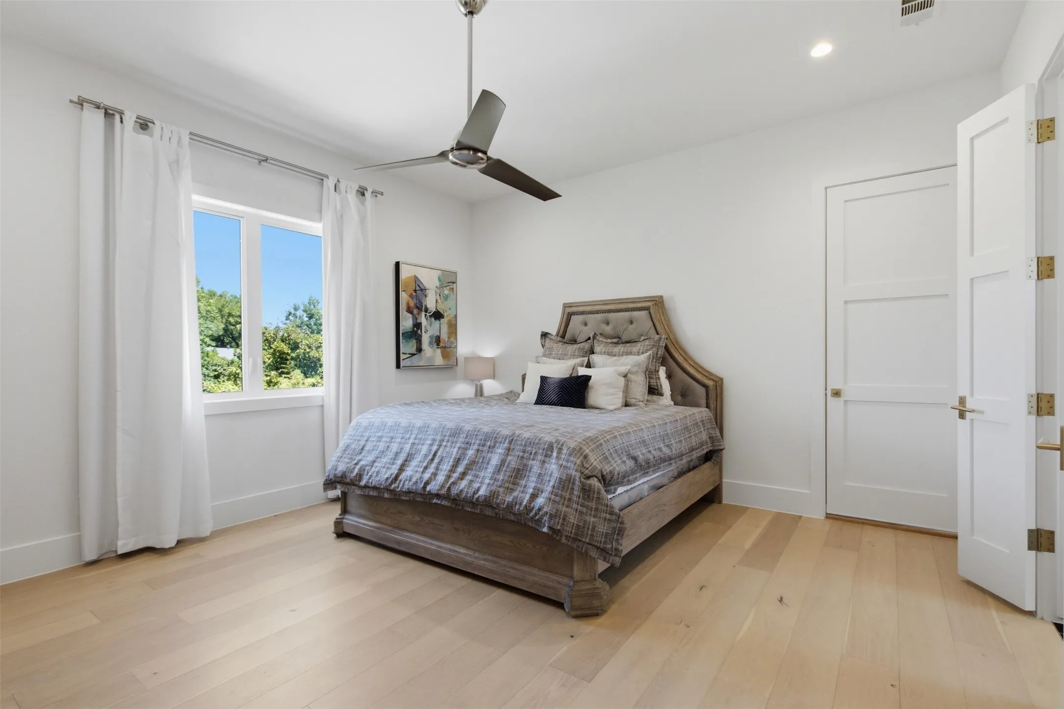 Single Family Residence For Sale in Dallas County , 4923 Crooked Lane, Dallas, Texas 75229, 5 Bedroom, 7 Bathroom, 4 Garage spaces, 6,425 Sqft, built in 2019, mls#21399727, Real Estate Agent in Dallas, Homes For Sale in Dallas county, Homes For Sale in Dallas, Realtor in Dallas Texas, Real Estate Brokerage Independent Realty Texas, Luminita Cordes Realtor