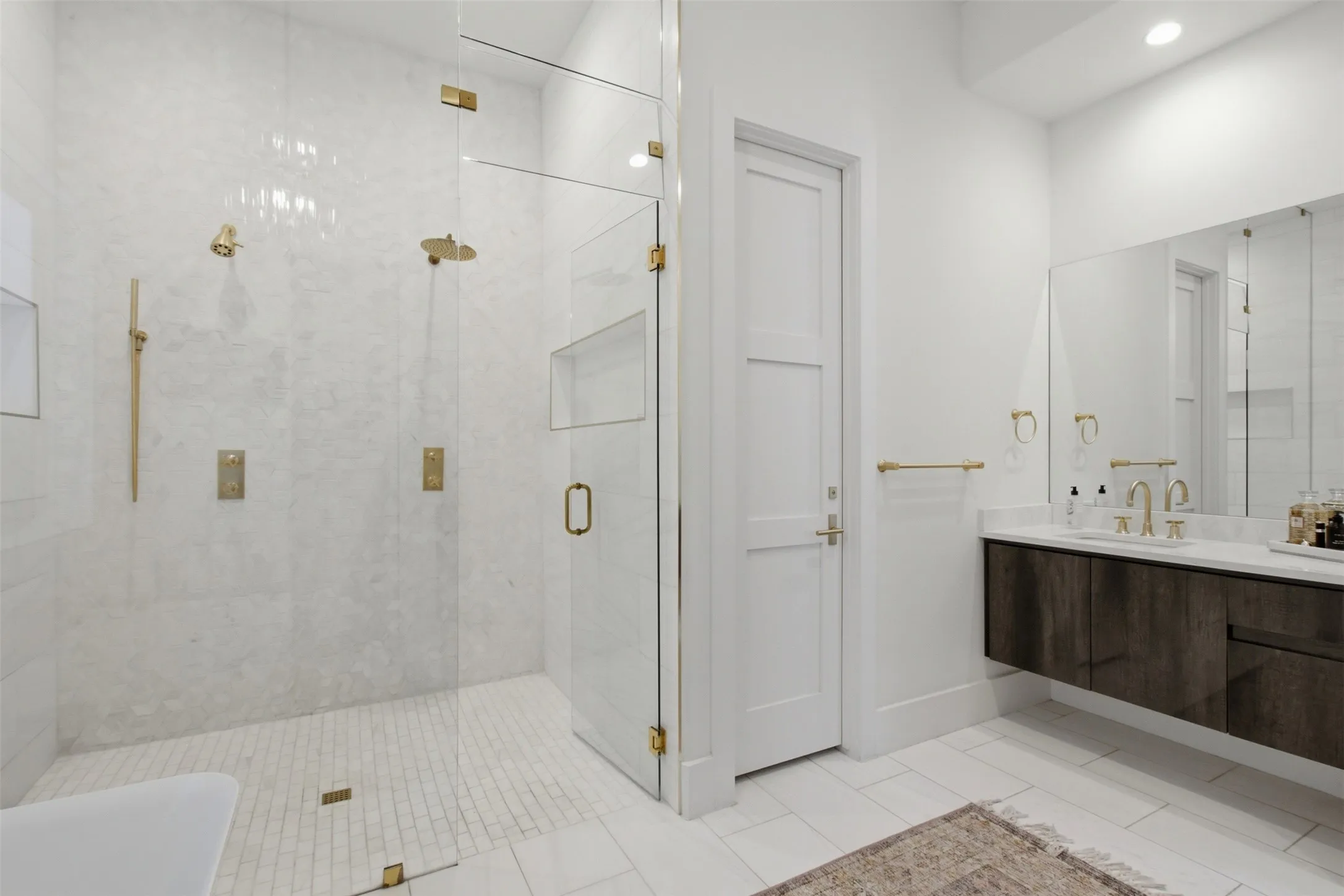 Single Family Residence For Sale in Dallas County , 4923 Crooked Lane, Dallas, Texas 75229, 5 Bedroom, 7 Bathroom, 4 Garage spaces, 6,425 Sqft, built in 2019, mls#21399727, Real Estate Agent in Dallas, Homes For Sale in Dallas county, Homes For Sale in Dallas, Realtor in Dallas Texas, Real Estate Brokerage Independent Realty Texas, Luminita Cordes Realtor