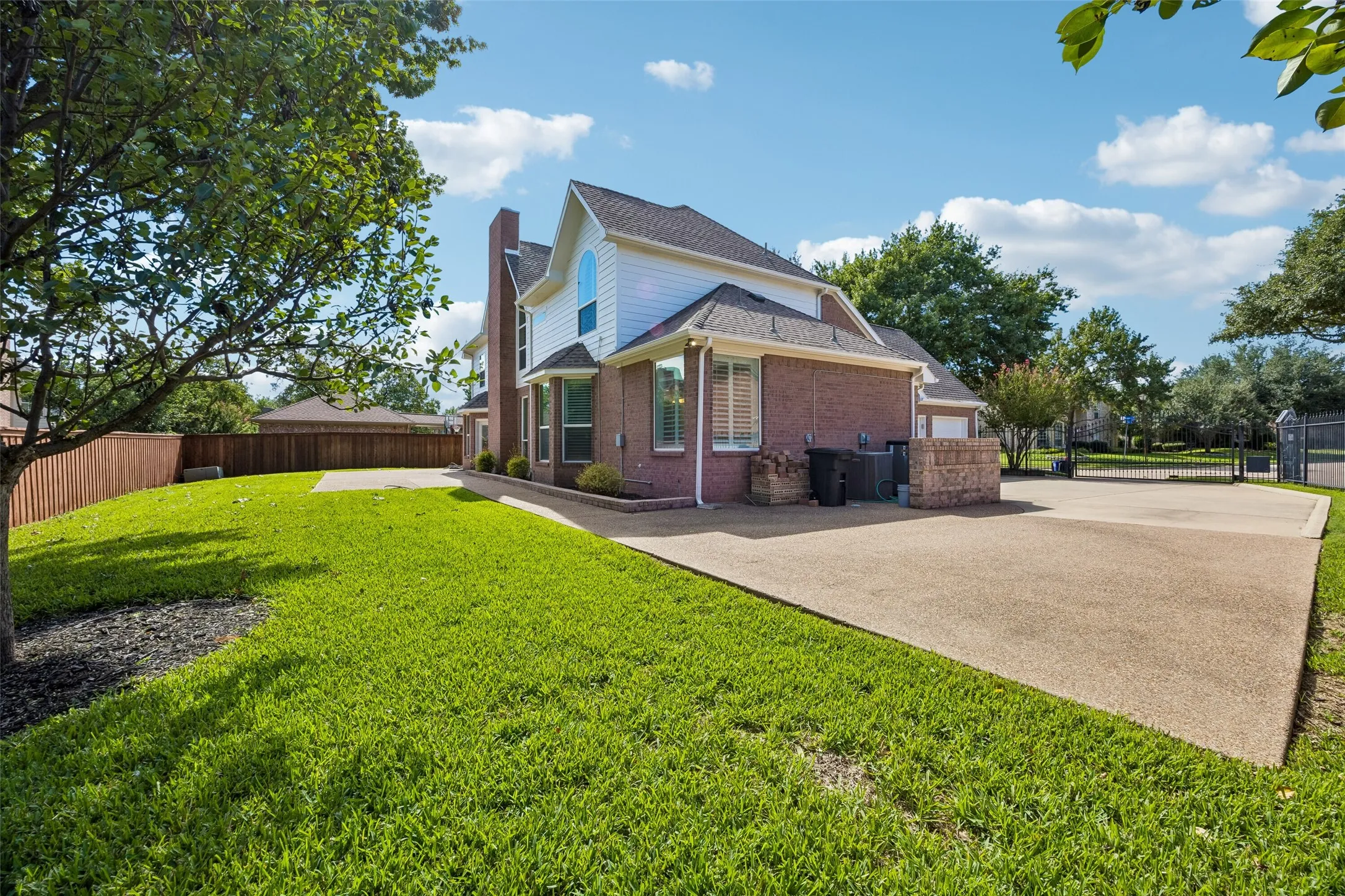 Single Family Residence For Sale in Tarrant County , 6909 Wandering Way, Colleyville, Texas 76034, 4 Bedroom, 4 Bathroom, 3 Garage spaces, 3,024 Sqft, built in 1993, mls#21415643, Real Estate Agent in Colleyville, Homes For Sale in Tarrant county, Homes For Sale in Colleyville, Realtor in Colleyville Texas, Real Estate Brokerage Independent Realty Texas, Luminita Cordes Realtor