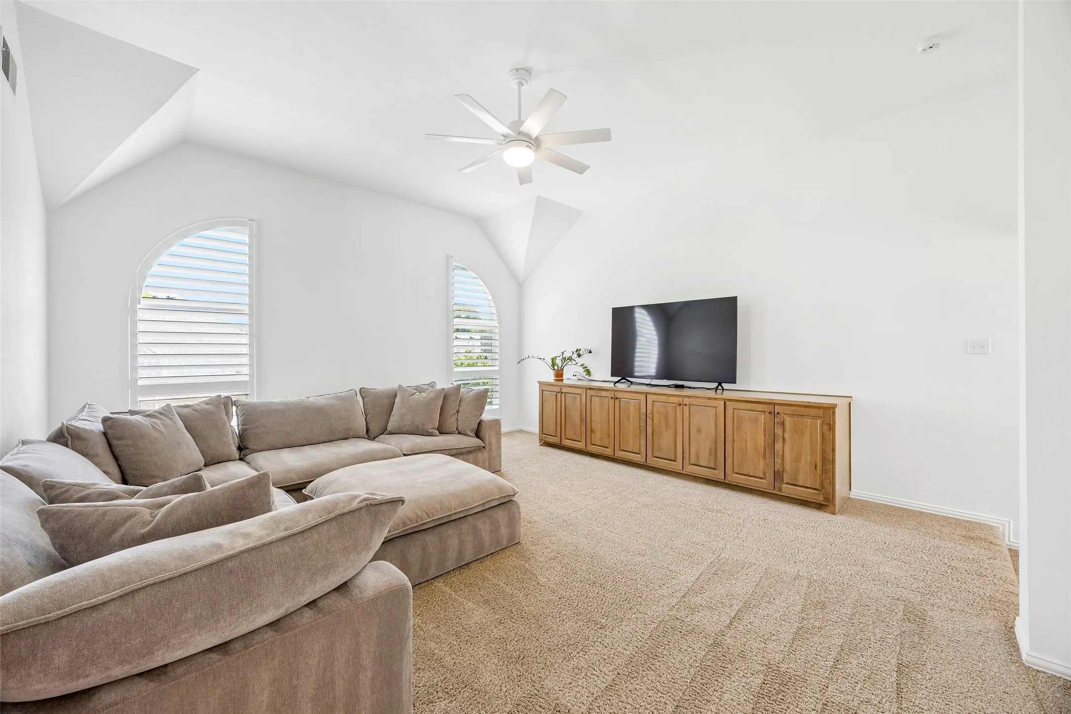 Single Family Residence For Sale in Tarrant County , 6909 Wandering Way, Colleyville, Texas 76034, 4 Bedroom, 4 Bathroom, 3 Garage spaces, 3,024 Sqft, built in 1993, mls#21415643, Real Estate Agent in Colleyville, Homes For Sale in Tarrant county, Homes For Sale in Colleyville, Realtor in Colleyville Texas, Real Estate Brokerage Independent Realty Texas, Luminita Cordes Realtor