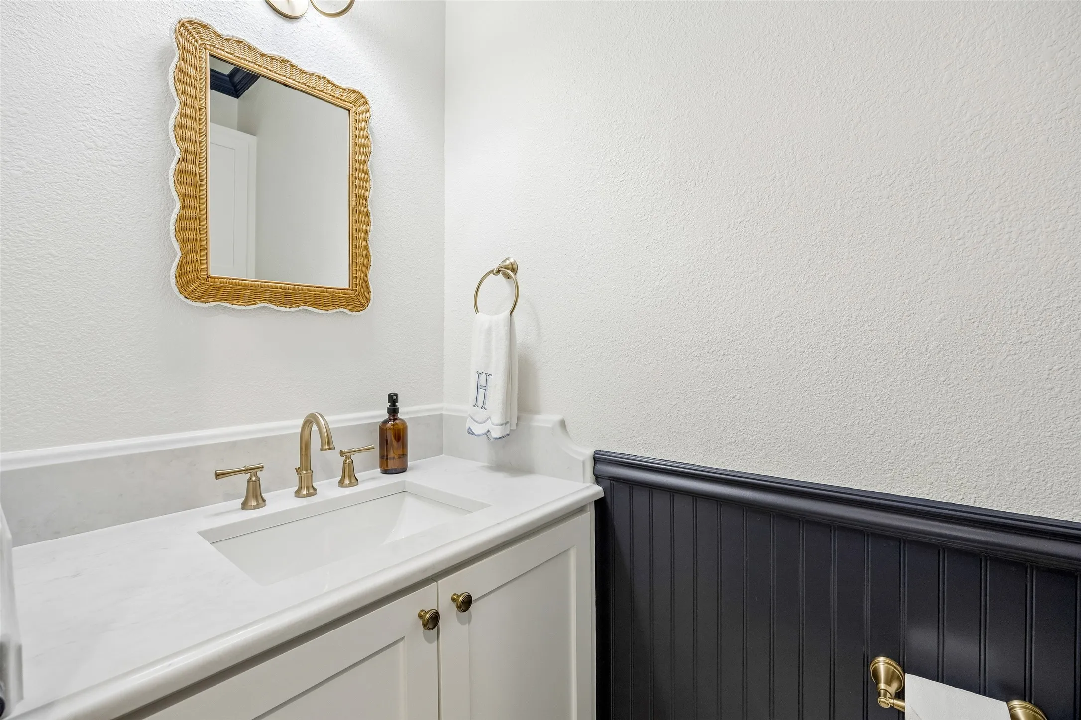 Single Family Residence For Sale in Tarrant County , 6909 Wandering Way, Colleyville, Texas 76034, 4 Bedroom, 4 Bathroom, 3 Garage spaces, 3,024 Sqft, built in 1993, mls#21415643, Real Estate Agent in Colleyville, Homes For Sale in Tarrant county, Homes For Sale in Colleyville, Realtor in Colleyville Texas, Real Estate Brokerage Independent Realty Texas, Luminita Cordes Realtor