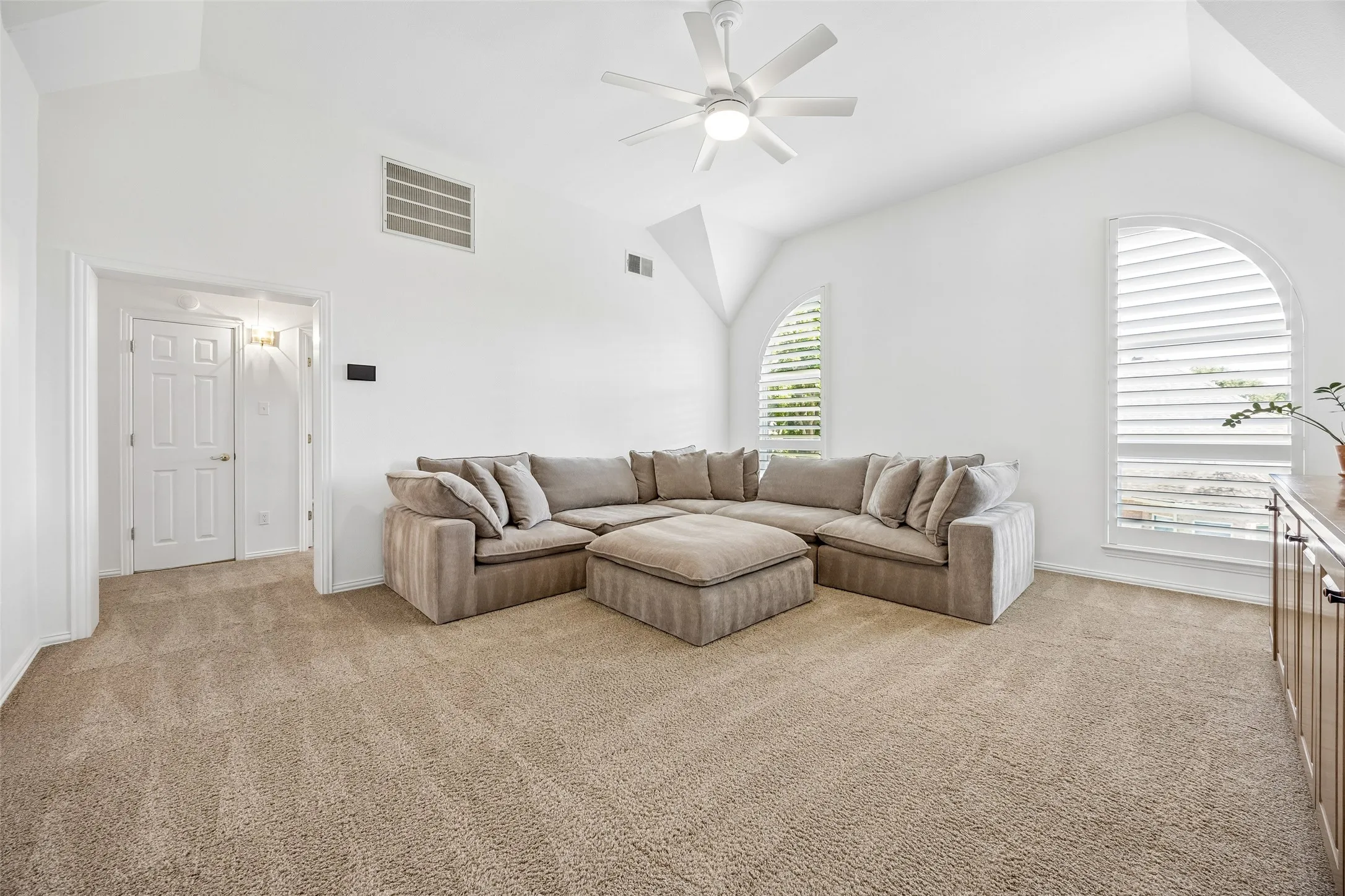 Single Family Residence For Sale in Tarrant County , 6909 Wandering Way, Colleyville, Texas 76034, 4 Bedroom, 4 Bathroom, 3 Garage spaces, 3,024 Sqft, built in 1993, mls#21415643, Real Estate Agent in Colleyville, Homes For Sale in Tarrant county, Homes For Sale in Colleyville, Realtor in Colleyville Texas, Real Estate Brokerage Independent Realty Texas, Luminita Cordes Realtor
