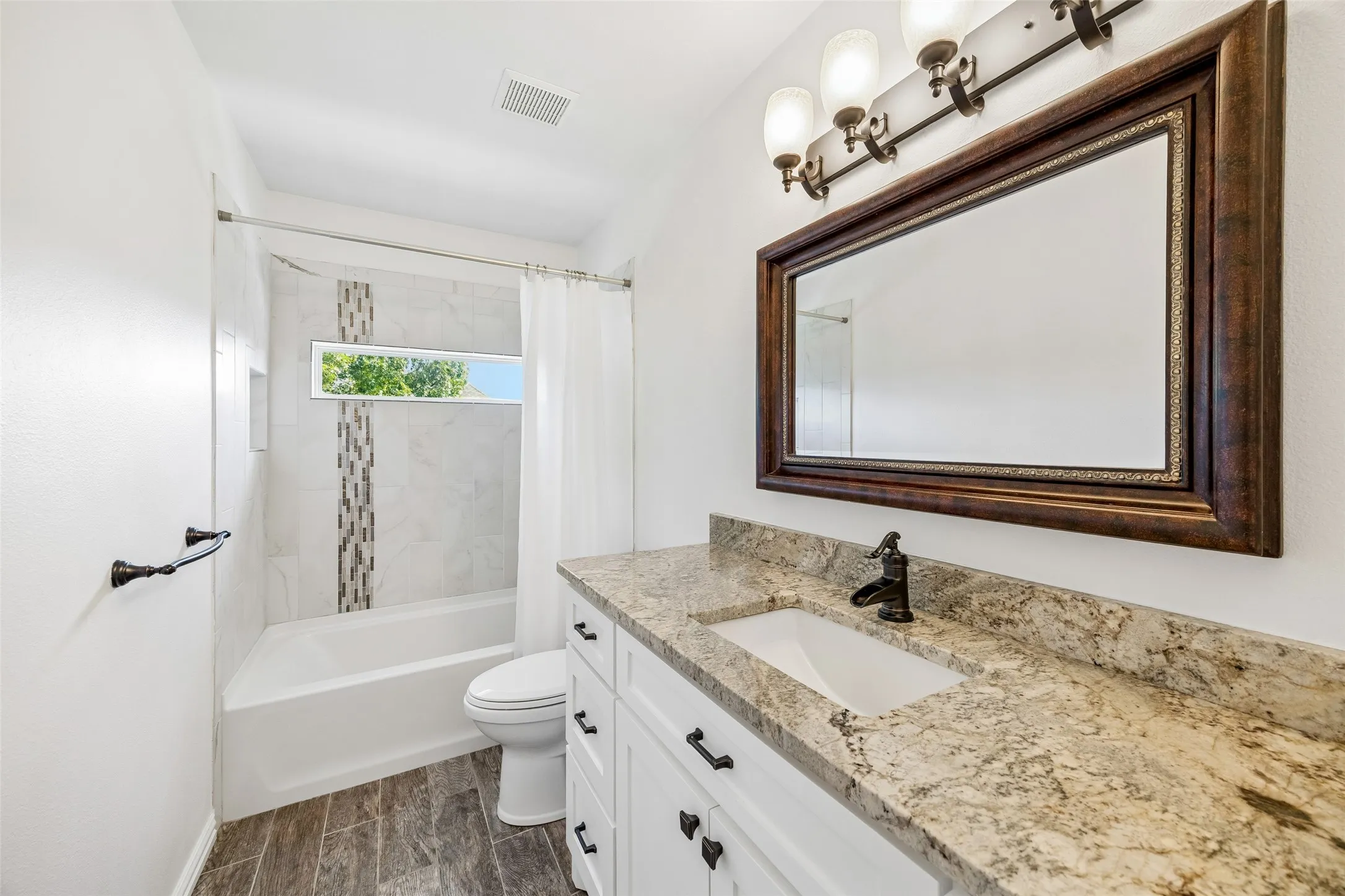 Single Family Residence For Sale in Tarrant County , 6909 Wandering Way, Colleyville, Texas 76034, 4 Bedroom, 4 Bathroom, 3 Garage spaces, 3,024 Sqft, built in 1993, mls#21415643, Real Estate Agent in Colleyville, Homes For Sale in Tarrant county, Homes For Sale in Colleyville, Realtor in Colleyville Texas, Real Estate Brokerage Independent Realty Texas, Luminita Cordes Realtor