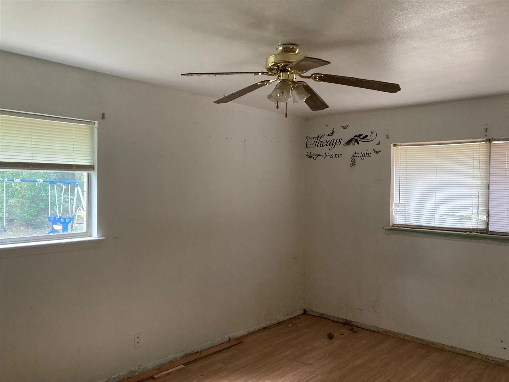 Single Family Residence For Sale in Tarrant County , 1241 Valentine Street, Hurst, Texas 76053, 3 Bedroom, 2 Bathroom, 2 Garage spaces, 1,377 Sqft, built in 1962, mls#21415840, Real Estate Agent in Hurst, Homes For Sale in Tarrant county, Homes For Sale in Hurst, Realtor in Hurst Texas, Real Estate Brokerage Independent Realty Texas, Luminita Cordes Realtor