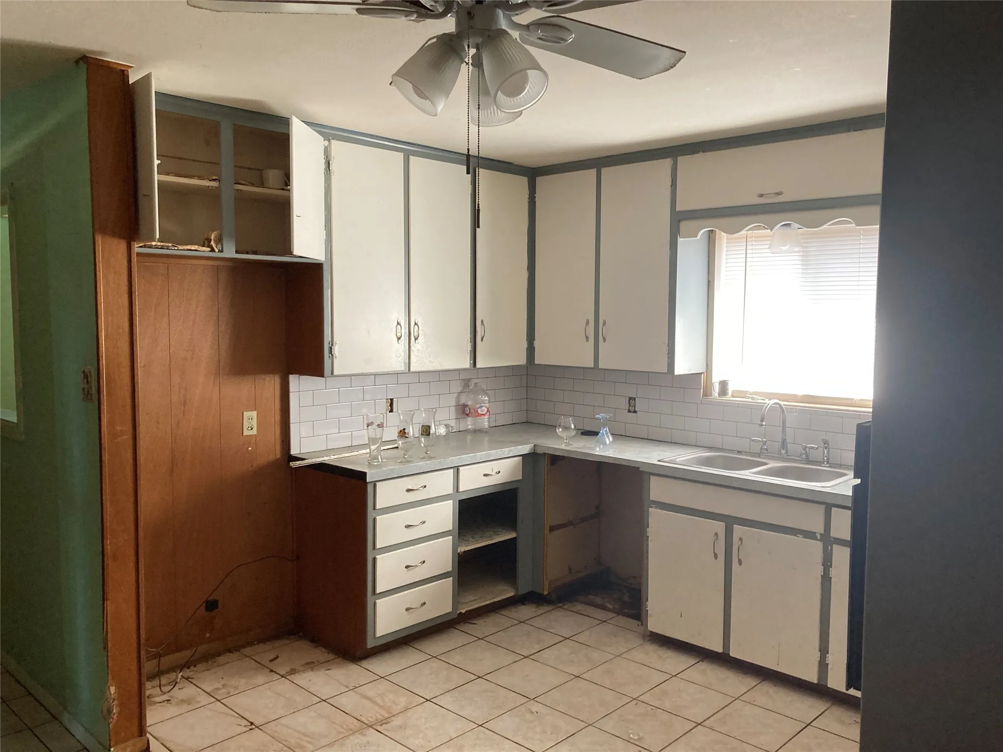 Single Family Residence For Sale in Tarrant County , 1241 Valentine Street, Hurst, Texas 76053, 3 Bedroom, 2 Bathroom, 2 Garage spaces, 1,377 Sqft, built in 1962, mls#21415840, Real Estate Agent in Hurst, Homes For Sale in Tarrant county, Homes For Sale in Hurst, Realtor in Hurst Texas, Real Estate Brokerage Independent Realty Texas, Luminita Cordes Realtor