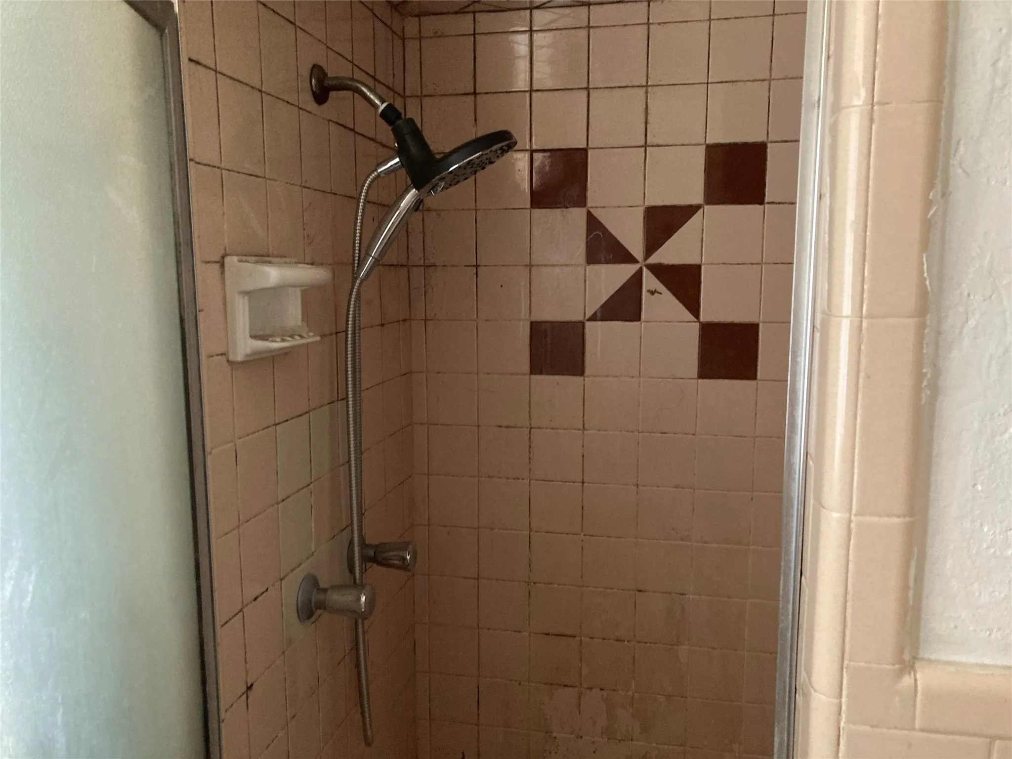 Single Family Residence For Sale in Tarrant County , 1241 Valentine Street, Hurst, Texas 76053, 3 Bedroom, 2 Bathroom, 2 Garage spaces, 1,377 Sqft, built in 1962, mls#21415840, Real Estate Agent in Hurst, Homes For Sale in Tarrant county, Homes For Sale in Hurst, Realtor in Hurst Texas, Real Estate Brokerage Independent Realty Texas, Luminita Cordes Realtor