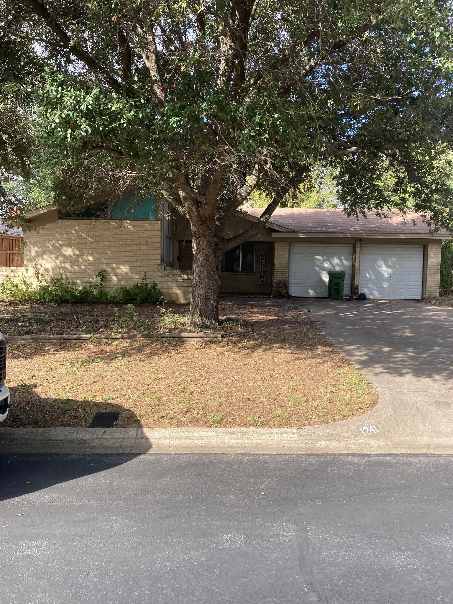 Single Family Residence For Sale in Tarrant County , 1241 Valentine Street, Hurst, Texas 76053, 3 Bedroom, 2 Bathroom, 2 Garage spaces, 1,377 Sqft, built in 1962, mls#21415840, Real Estate Agent in Hurst, Homes For Sale in Tarrant county, Homes For Sale in Hurst, Realtor in Hurst Texas, Real Estate Brokerage Independent Realty Texas, Luminita Cordes Realtor