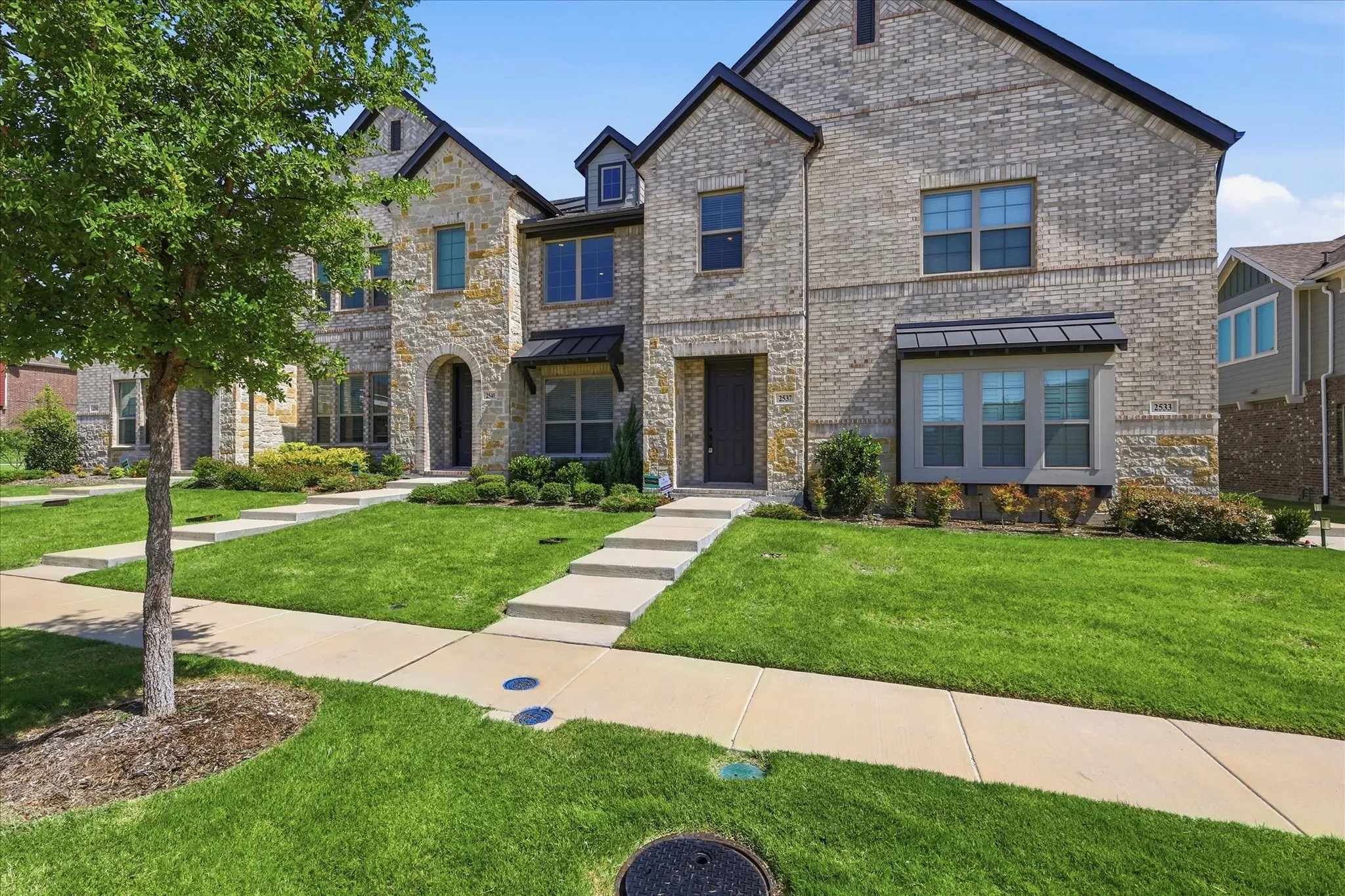 Townhouse For Rent in Dallas County , 2537 Buttonbush Lane, Garland, Texas 75042, 2 Bedroom, 3 Bathroom, 2 Garage spaces, 1,565 Sqft, built in 2023, mls#21416141, Real Estate Agent in Garland, Homes For Rent in Dallas county, Homes For Rent in Garland, Realtor in Garland Texas, Real Estate Brokerage Independent Realty Texas, Luminita Cordes Realtor
