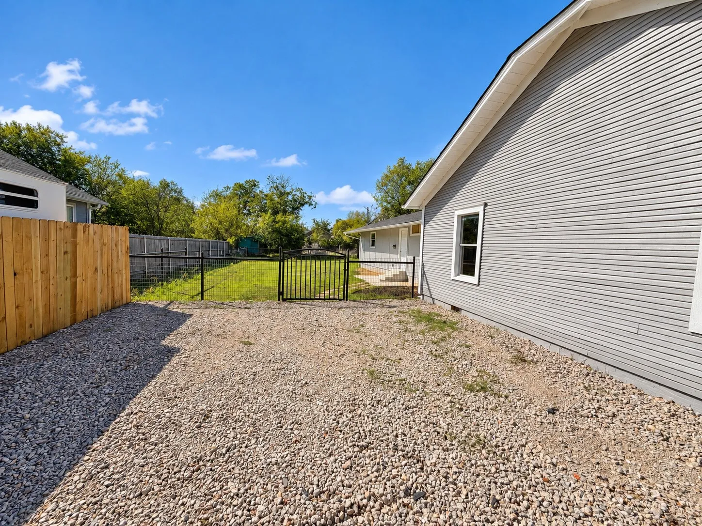 Single Family Residence For Sale in Cooke County , 401 N Frontage Road, Valley View, Texas 76272, 4 Bedroom, 2 Bathroom, Garage spaces, 2,064 Sqft, built in 1940, mls#21416067, Real Estate Agent in Valley View, Homes For Sale in Cooke county, Homes For Sale in Valley View, Realtor in Valley View Texas, Real Estate Brokerage Independent Realty Texas, Luminita Cordes Realtor