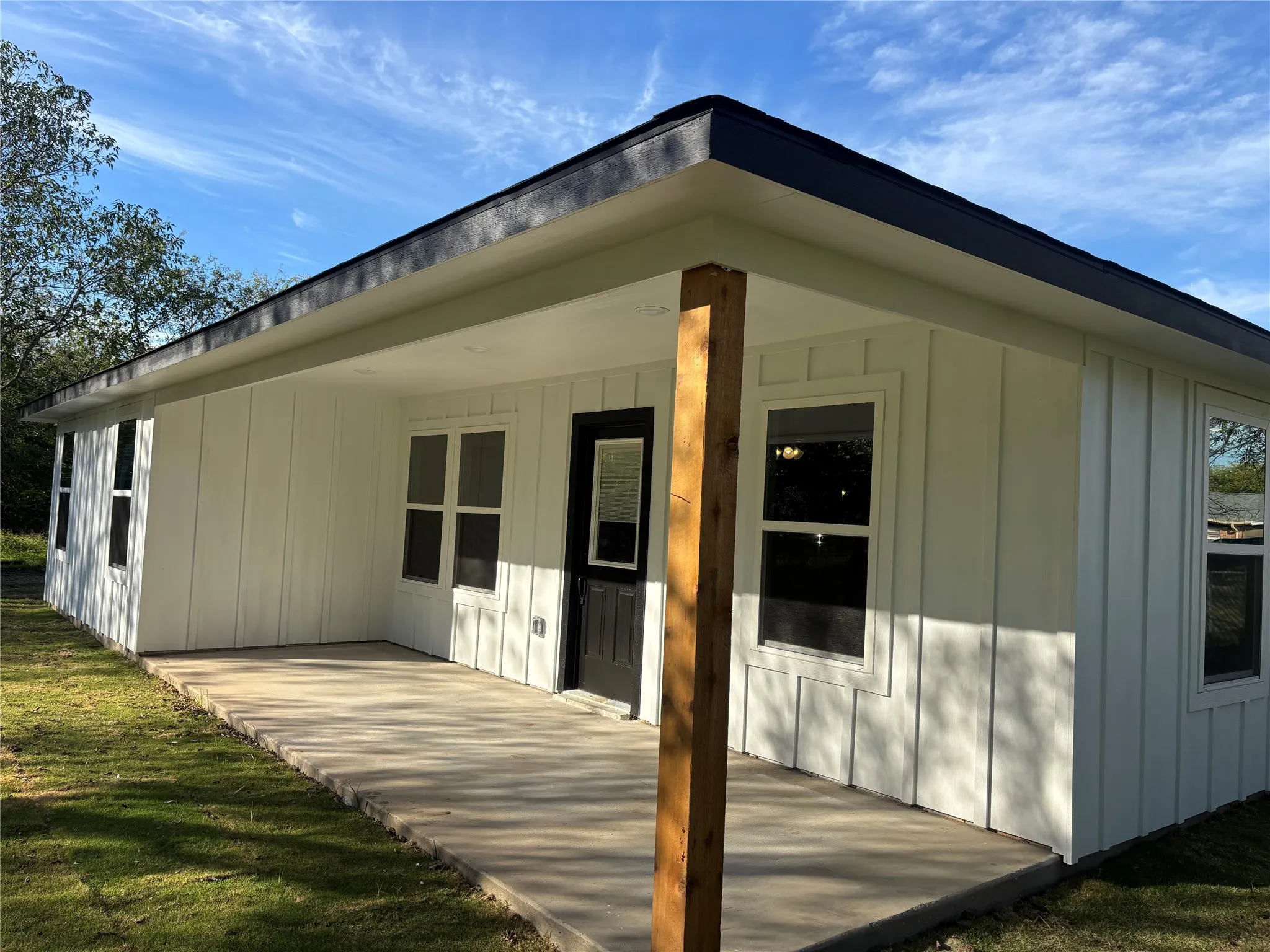 Single Family Residence For Sale in Palo Pinto County , 415 SE 5th Avenue SE, Mineral Wells, Texas 76067, 3 Bedroom, 2 Bathroom, 2 Garage spaces, 1,388 Sqft, built in 2026, mls#21416225, Real Estate Agent in Mineral Wells, Homes For Sale in Palo Pinto county, Homes For Sale in Mineral Wells, Realtor in Mineral Wells Texas, Real Estate Brokerage Independent Realty Texas, Luminita Cordes Realtor