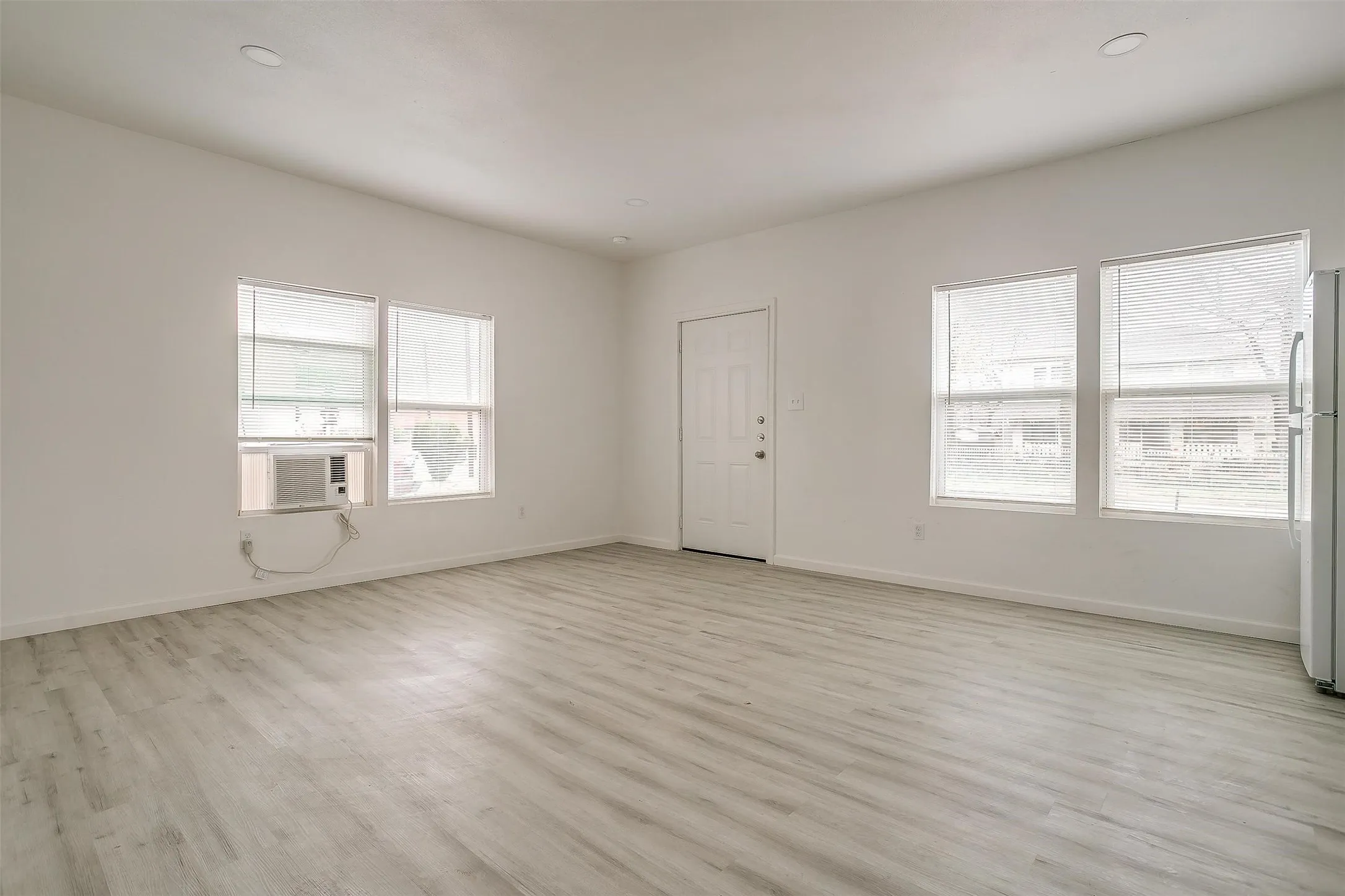 Multiple Parcels For Sale in Tarrant County , 2722 E Vickery Boulevard, Fort Worth, Texas 76105, 5 Bedroom, 5 Bathroom, Garage spaces, 0 Sqft, built in 1926, mls#21416158, Real Estate Agent in Fort Worth, Homes For Sale in Tarrant county, Homes For Sale in Fort Worth, Realtor in Fort Worth Texas, Real Estate Brokerage Independent Realty Texas, Luminita Cordes Realtor