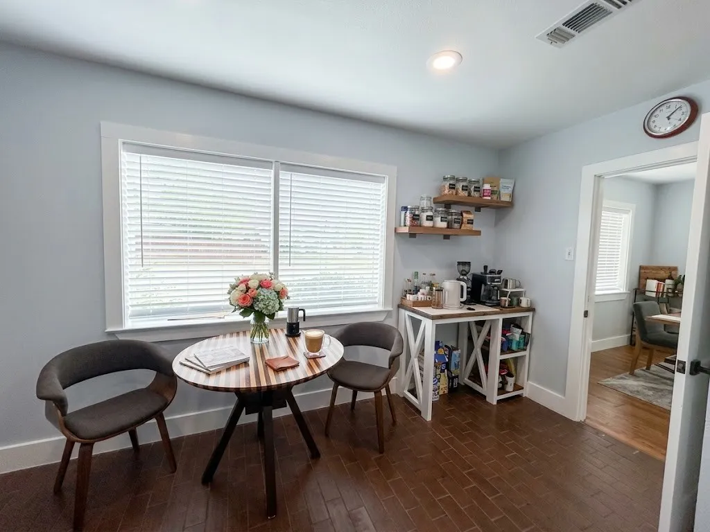 Single Family Residence For Rent in Tarrant County , 1225 N Sylvania Avenue, Fort Worth, Texas 76111, 3 Bedroom, 3 Bathroom, Garage spaces, 2,217 Sqft, built in 1949, mls#21416245, Real Estate Agent in Fort Worth, Homes For Rent in Tarrant county, Homes For Rent in Fort Worth, Realtor in Fort Worth Texas, Real Estate Brokerage Independent Realty Texas, Luminita Cordes Realtor