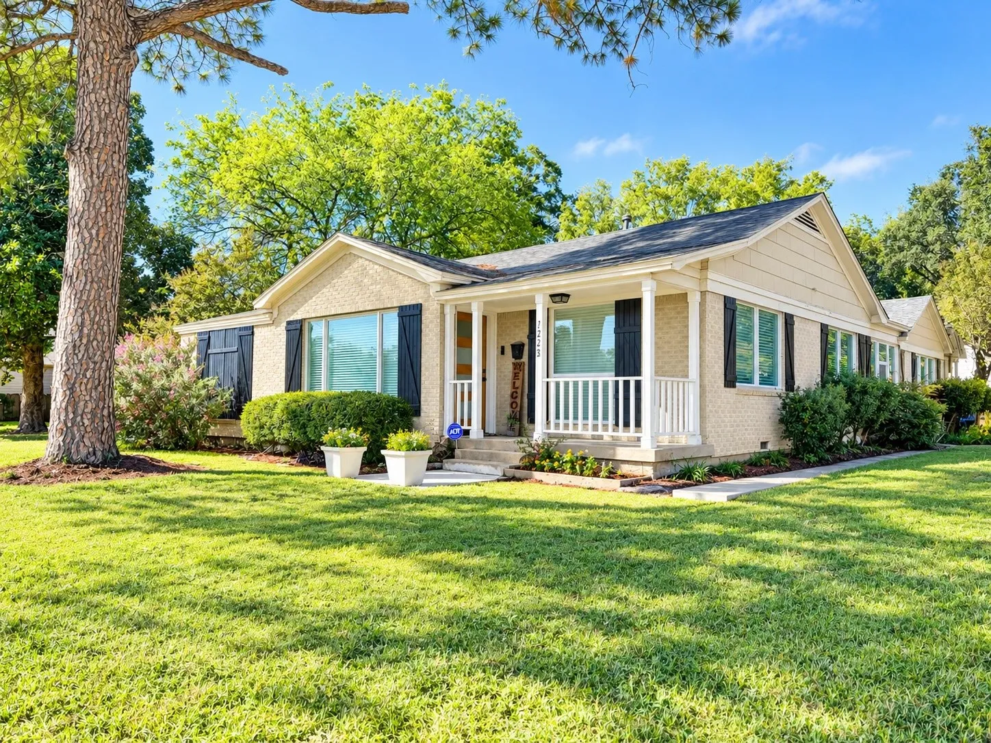 Single Family Residence For Rent in Tarrant County , 1225 N Sylvania Avenue, Fort Worth, Texas 76111, 3 Bedroom, 3 Bathroom, Garage spaces, 2,217 Sqft, built in 1949, mls#21416245, Real Estate Agent in Fort Worth, Homes For Rent in Tarrant county, Homes For Rent in Fort Worth, Realtor in Fort Worth Texas, Real Estate Brokerage Independent Realty Texas, Luminita Cordes Realtor