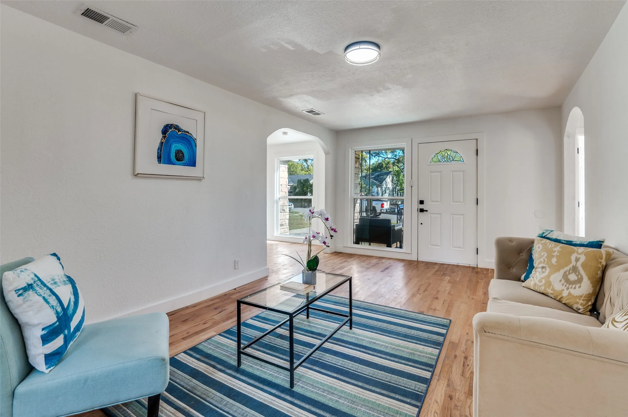 Single Family Residence For Sale in Dallas County , 927 S Franklin Street, Dallas, Texas 75211, 3 Bedroom, 2 Bathroom, Garage spaces, 1,095 Sqft, built in 1948, mls#21416381, Real Estate Agent in Dallas, Homes For Sale in Dallas county, Homes For Sale in Dallas, Realtor in Dallas Texas, Real Estate Brokerage Independent Realty Texas, Luminita Cordes Realtor