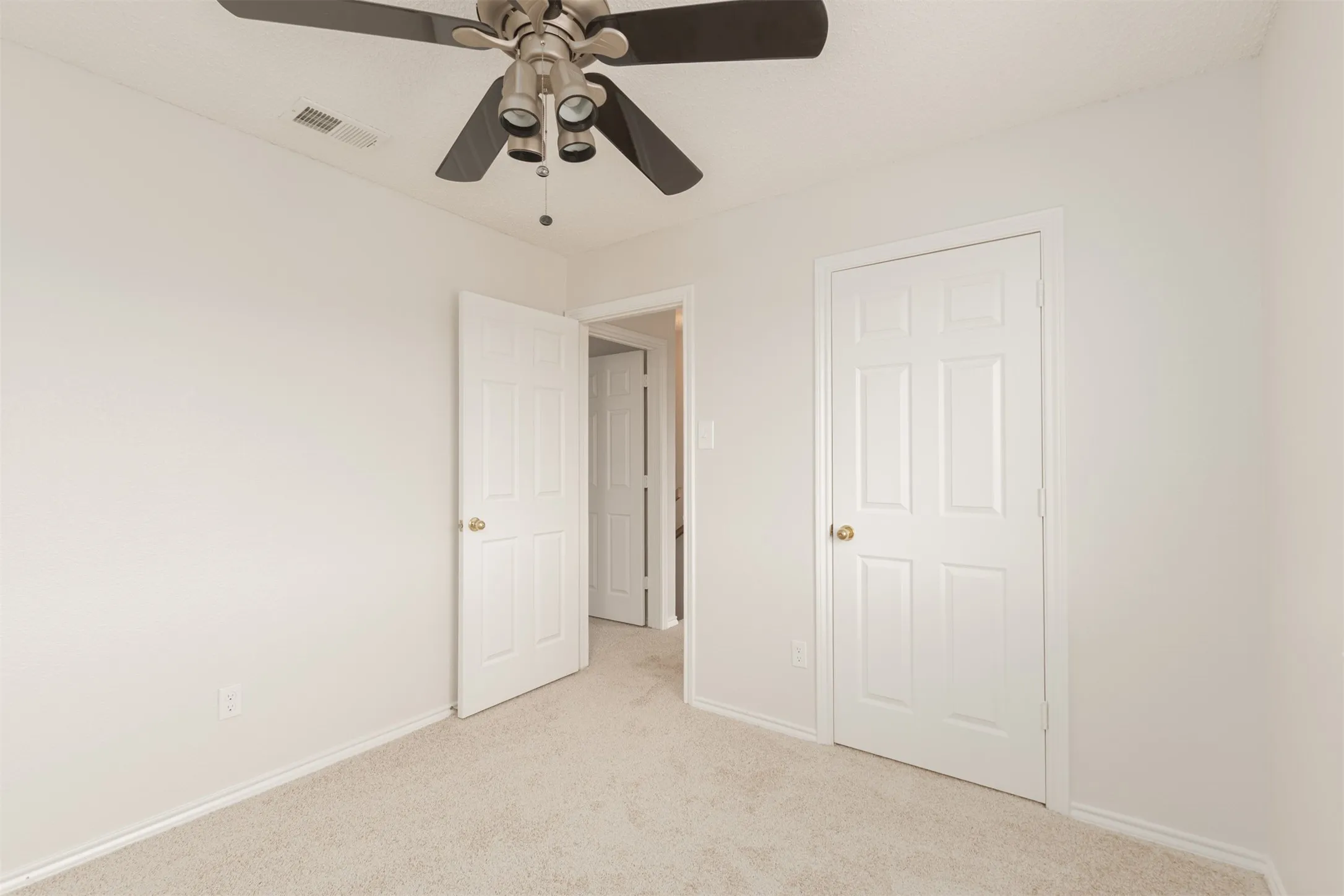 Single Family Residence For Sale in Dallas County , 1321 Hall, Seagoville, Texas 75159, 4 Bedroom, 3 Bathroom, 2 Garage spaces, 1,735 Sqft, built in 1988, mls#21416441, Real Estate Agent in Seagoville, Homes For Sale in Dallas county, Homes For Sale in Seagoville, Realtor in Seagoville Texas, Real Estate Brokerage Independent Realty Texas, Luminita Cordes Realtor