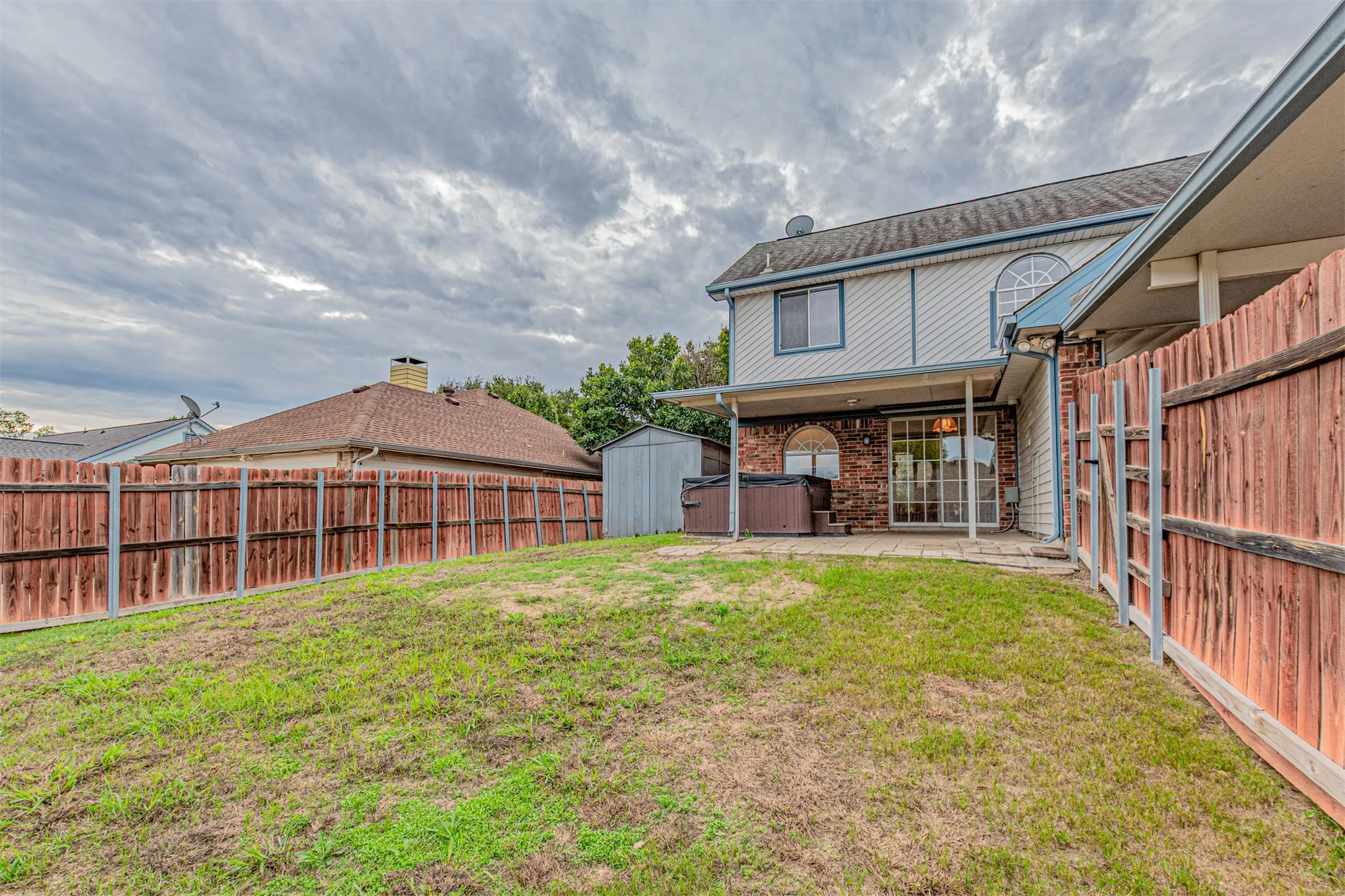 Yard with covered Patio