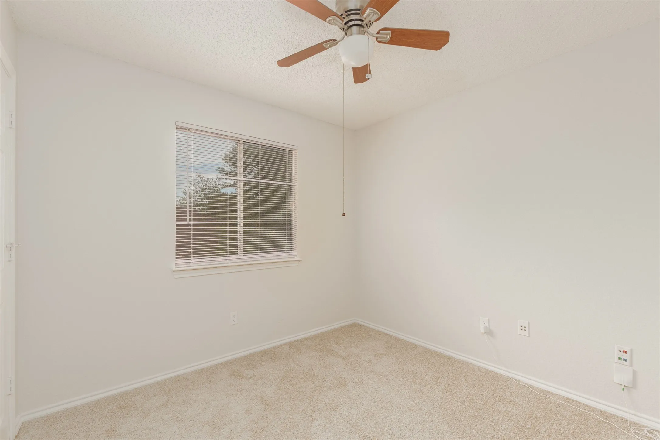 Single Family Residence For Sale in Dallas County , 1321 Hall, Seagoville, Texas 75159, 4 Bedroom, 3 Bathroom, 2 Garage spaces, 1,735 Sqft, built in 1988, mls#21416441, Real Estate Agent in Seagoville, Homes For Sale in Dallas county, Homes For Sale in Seagoville, Realtor in Seagoville Texas, Real Estate Brokerage Independent Realty Texas, Luminita Cordes Realtor