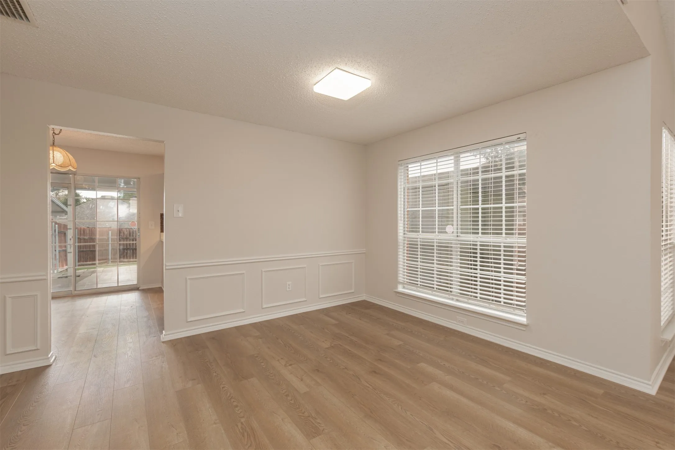Single Family Residence For Sale in Dallas County , 1321 Hall, Seagoville, Texas 75159, 4 Bedroom, 3 Bathroom, 2 Garage spaces, 1,735 Sqft, built in 1988, mls#21416441, Real Estate Agent in Seagoville, Homes For Sale in Dallas county, Homes For Sale in Seagoville, Realtor in Seagoville Texas, Real Estate Brokerage Independent Realty Texas, Luminita Cordes Realtor
