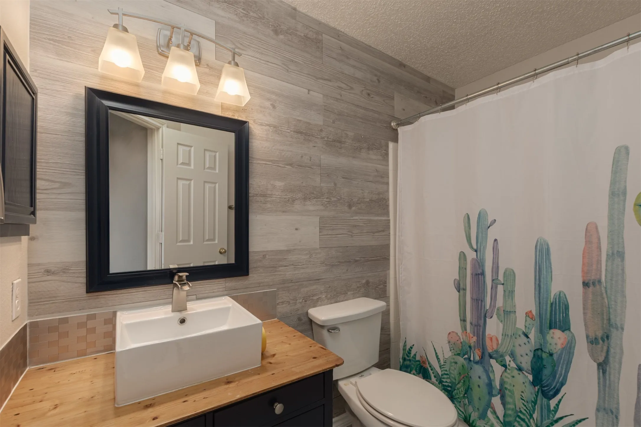 Full Upstairs Bathroom