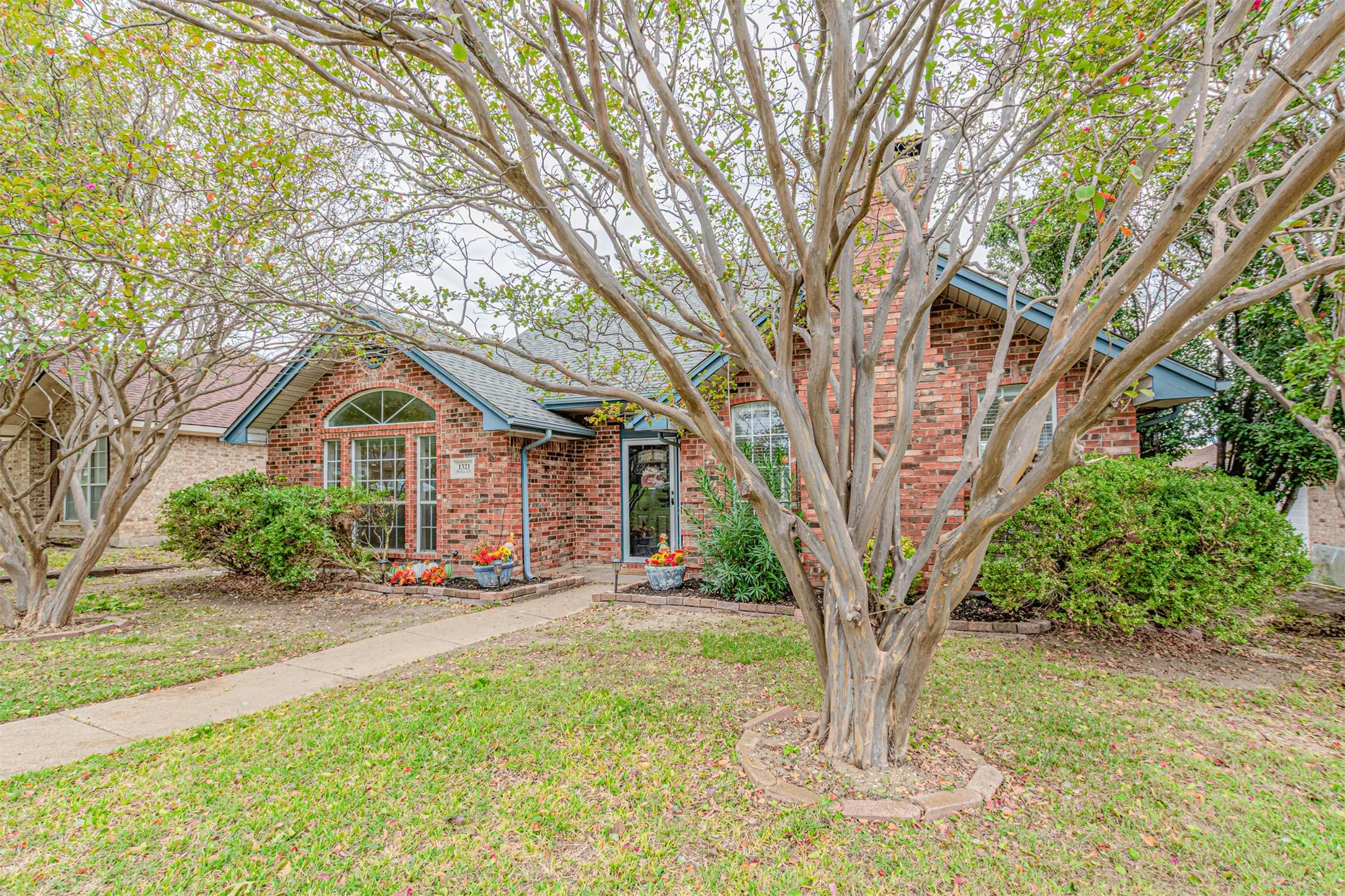 Single Family Residence For Sale in Dallas County , 1321 Hall, Seagoville, Texas 75159, 4 Bedroom, 3 Bathroom, 2 Garage spaces, 1,735 Sqft, built in 1988, mls#21416441, Real Estate Agent in Seagoville, Homes For Sale in Dallas county, Homes For Sale in Seagoville, Realtor in Seagoville Texas, Real Estate Brokerage Independent Realty Texas, Luminita Cordes Realtor