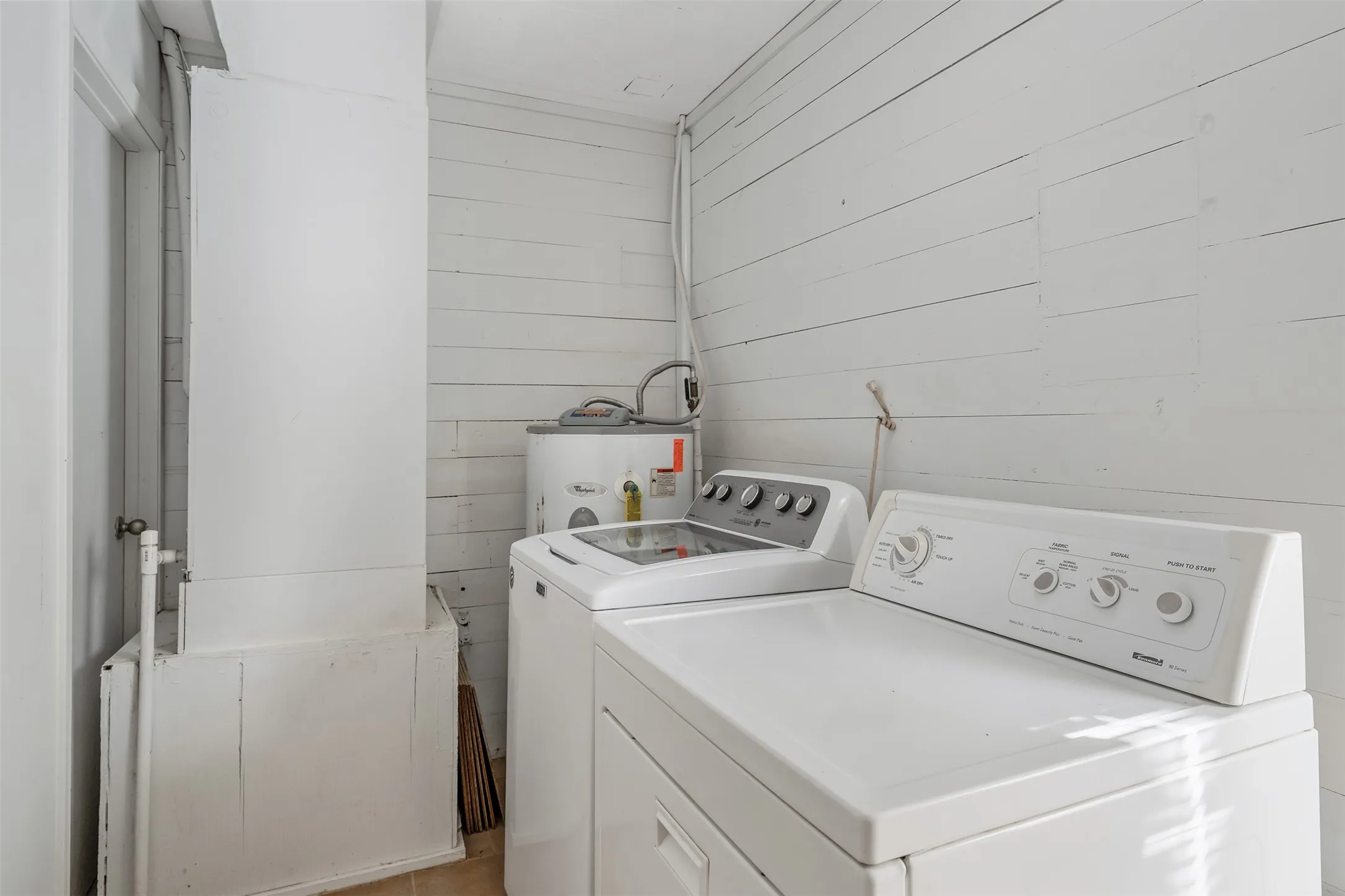 Single Family Residence For Sale in Anderson County , 1018 Woodland Dr, Palestine, Texas 75801, 2 Bedroom, 1 Bathroom, 1 Garage spaces, 1,492 Sqft, built in 1951, mls#21416404, Real Estate Agent in Palestine, Homes For Sale in Anderson county, Homes For Sale in Palestine, Realtor in Palestine Texas, Real Estate Brokerage Independent Realty Texas, Luminita Cordes Realtor