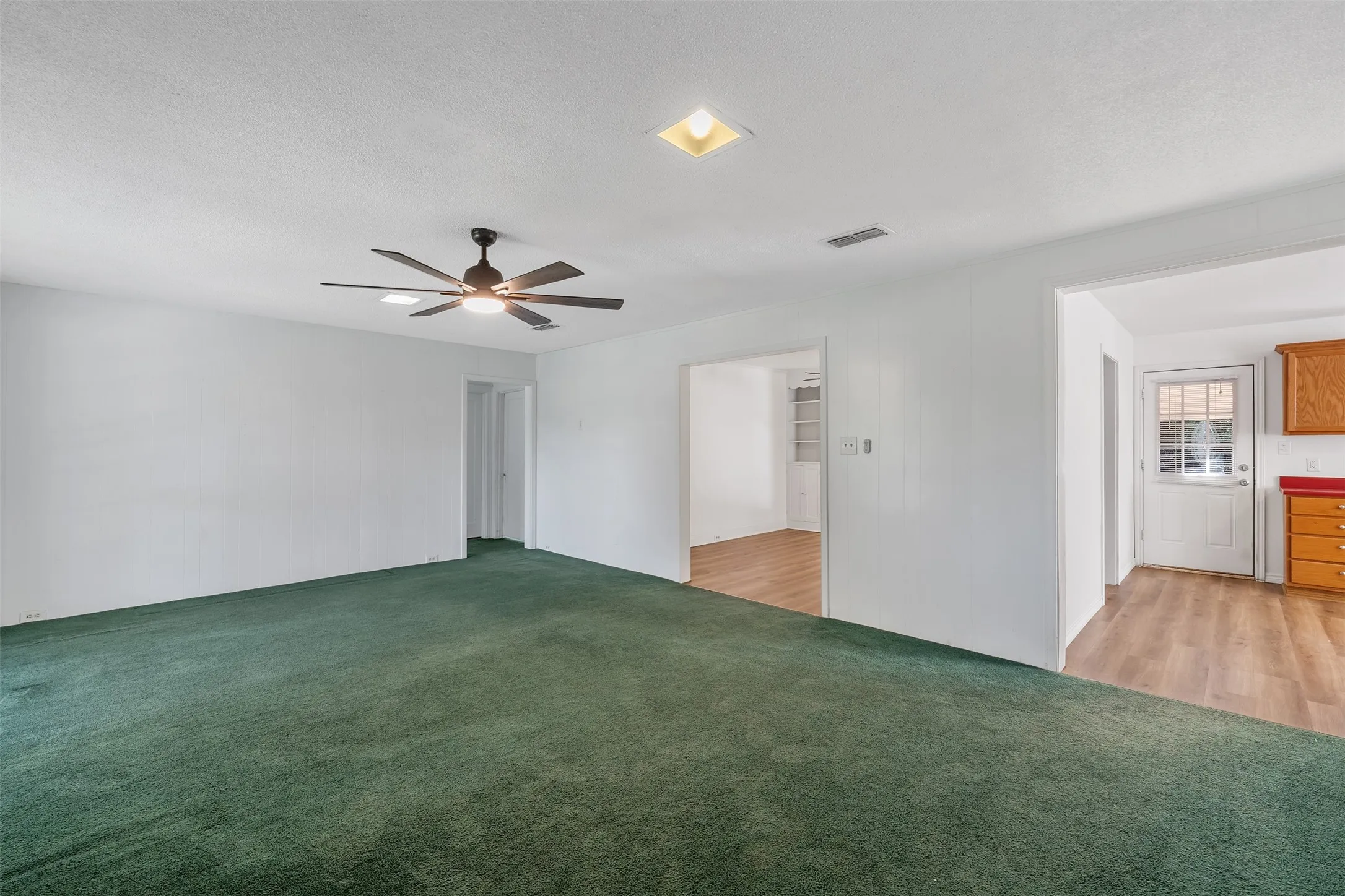 Single Family Residence For Sale in Anderson County , 1018 Woodland Dr, Palestine, Texas 75801, 2 Bedroom, 1 Bathroom, 1 Garage spaces, 1,492 Sqft, built in 1951, mls#21416404, Real Estate Agent in Palestine, Homes For Sale in Anderson county, Homes For Sale in Palestine, Realtor in Palestine Texas, Real Estate Brokerage Independent Realty Texas, Luminita Cordes Realtor