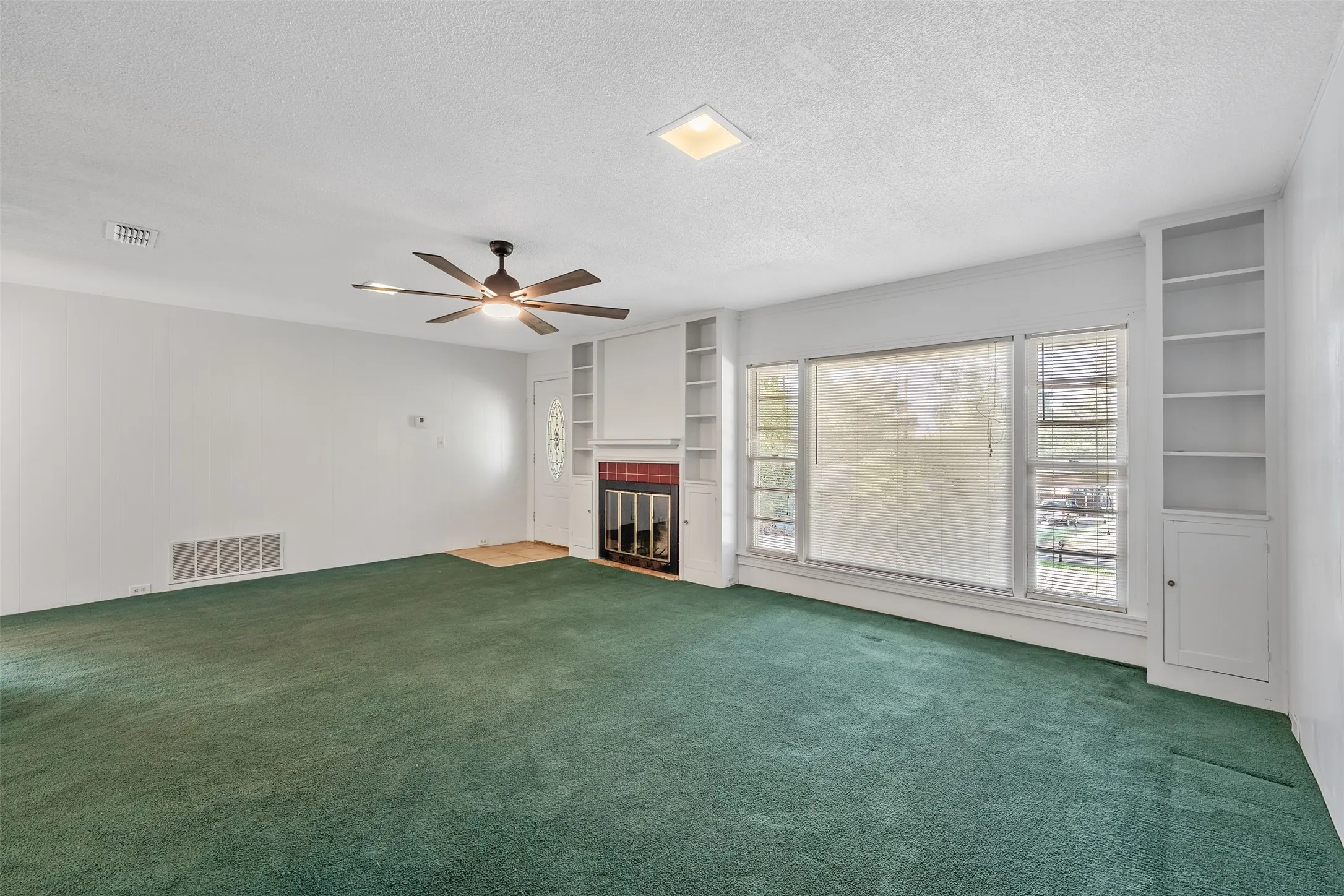 Single Family Residence For Sale in Anderson County , 1018 Woodland Dr, Palestine, Texas 75801, 2 Bedroom, 1 Bathroom, 1 Garage spaces, 1,492 Sqft, built in 1951, mls#21416404, Real Estate Agent in Palestine, Homes For Sale in Anderson county, Homes For Sale in Palestine, Realtor in Palestine Texas, Real Estate Brokerage Independent Realty Texas, Luminita Cordes Realtor