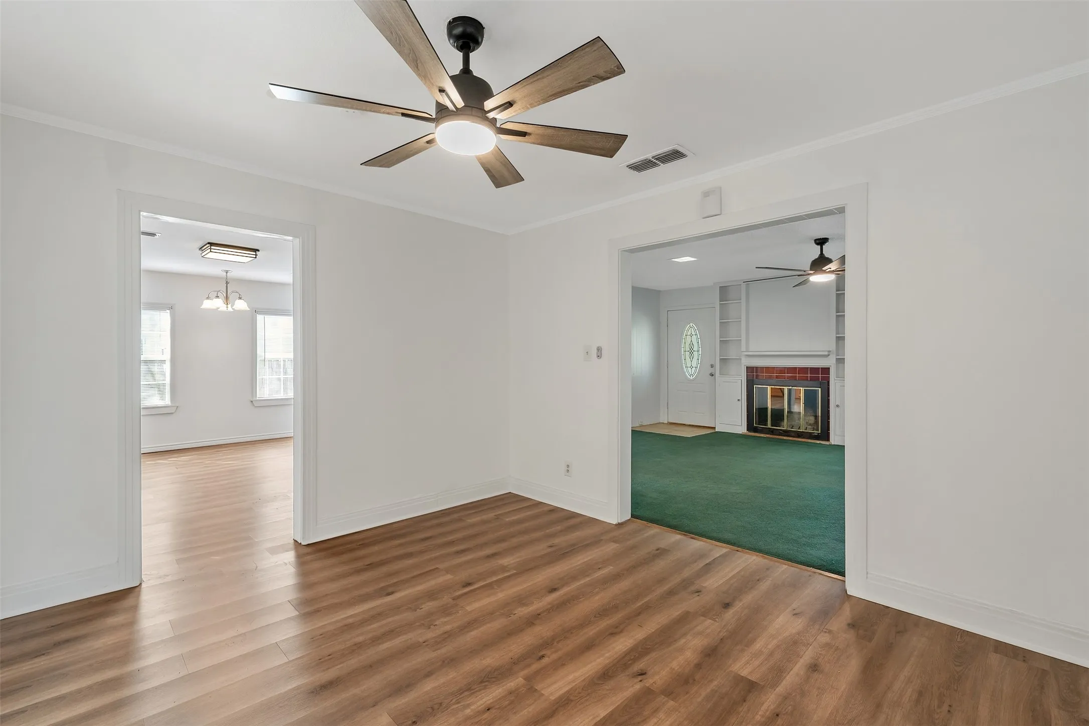 Single Family Residence For Sale in Anderson County , 1018 Woodland Dr, Palestine, Texas 75801, 2 Bedroom, 1 Bathroom, 1 Garage spaces, 1,492 Sqft, built in 1951, mls#21416404, Real Estate Agent in Palestine, Homes For Sale in Anderson county, Homes For Sale in Palestine, Realtor in Palestine Texas, Real Estate Brokerage Independent Realty Texas, Luminita Cordes Realtor