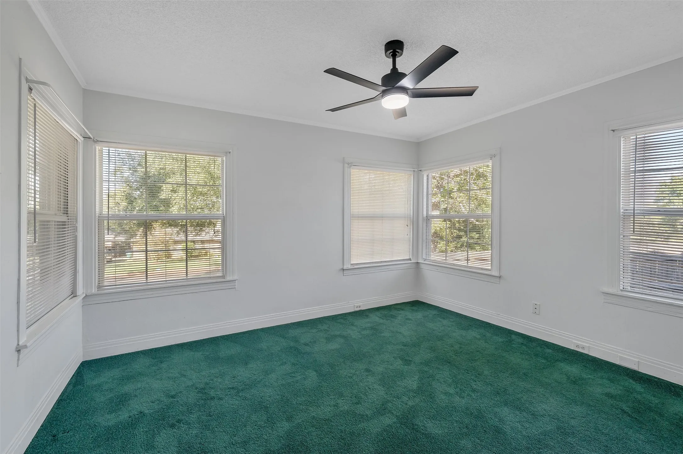 Single Family Residence For Sale in Anderson County , 1018 Woodland Dr, Palestine, Texas 75801, 2 Bedroom, 1 Bathroom, 1 Garage spaces, 1,492 Sqft, built in 1951, mls#21416404, Real Estate Agent in Palestine, Homes For Sale in Anderson county, Homes For Sale in Palestine, Realtor in Palestine Texas, Real Estate Brokerage Independent Realty Texas, Luminita Cordes Realtor