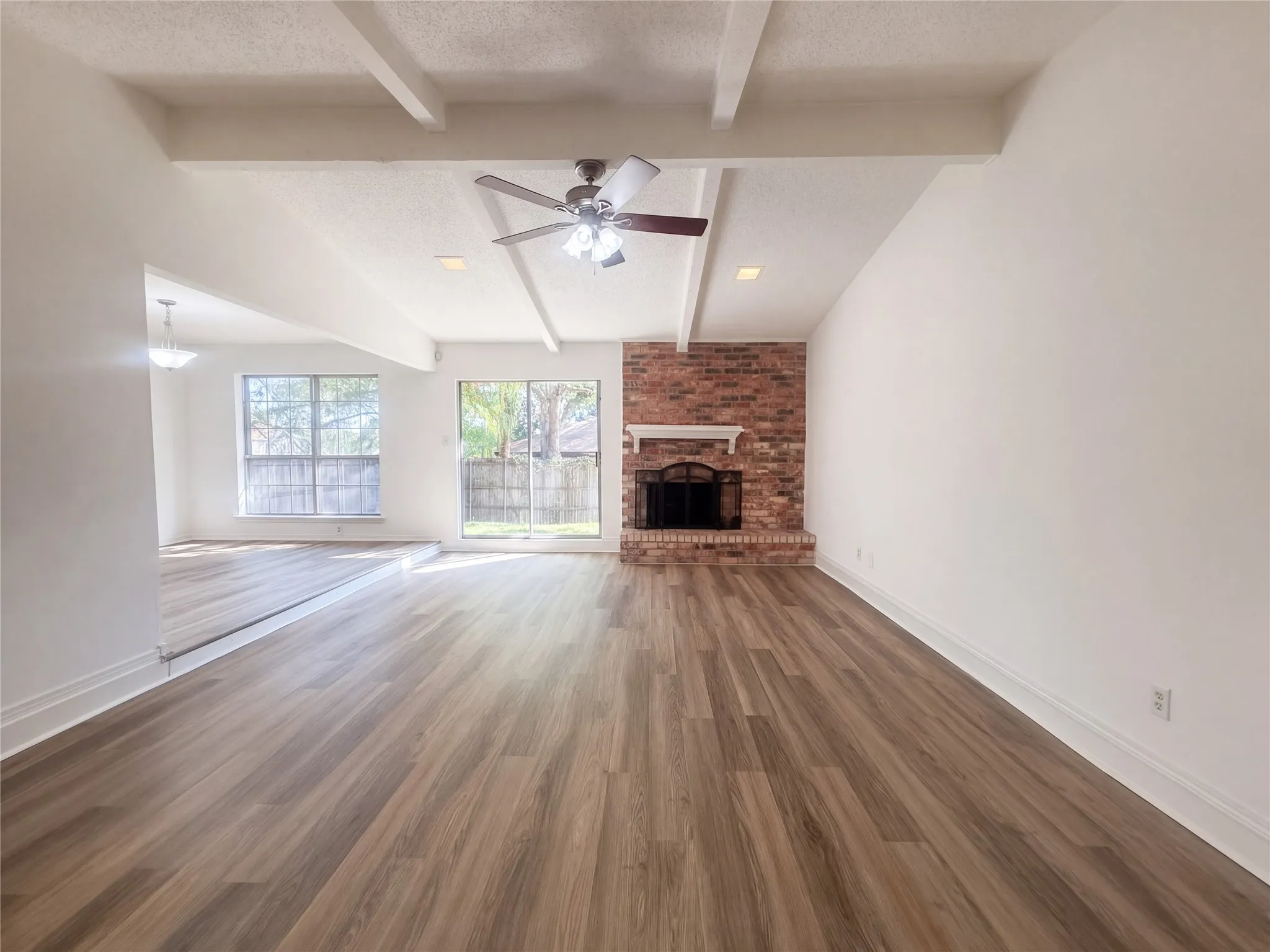 Single Family Residence For Sale in Tarrant County , 2527 Holt Road, Arlington, Texas 76006, 4 Bedroom, 2 Bathroom, 2 Garage spaces, 1,582 Sqft, built in 1980, mls#21416402, Real Estate Agent in Arlington, Homes For Sale in Tarrant county, Homes For Sale in Arlington, Realtor in Arlington Texas, Real Estate Brokerage Independent Realty Texas, Luminita Cordes Realtor