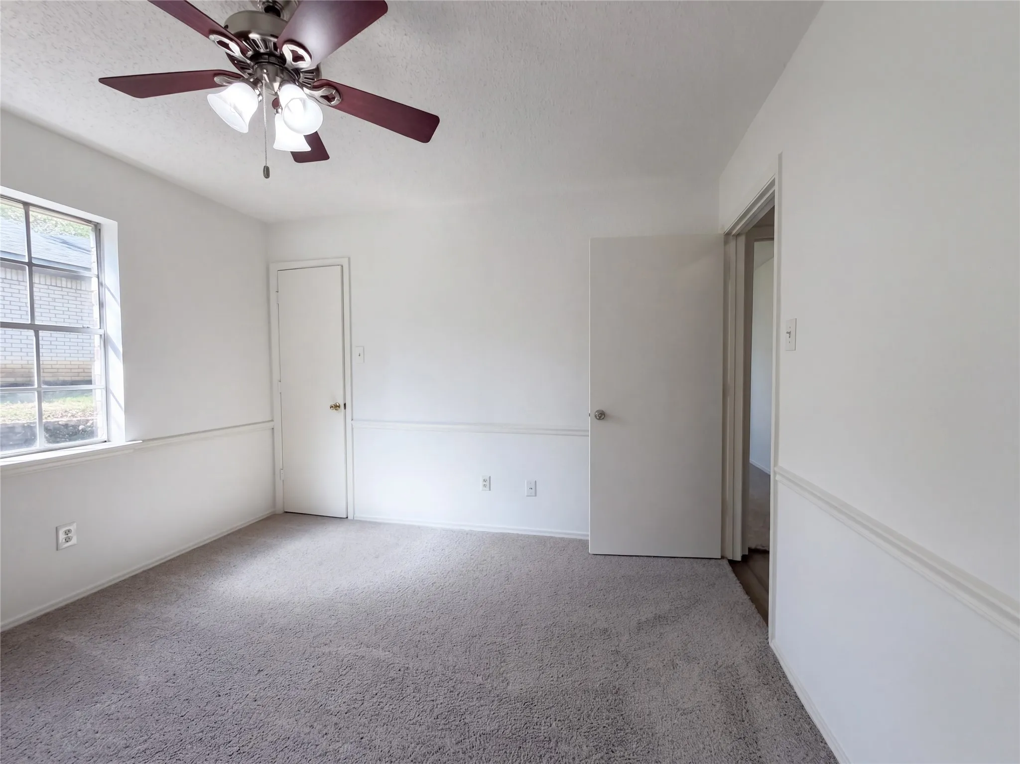 Single Family Residence For Sale in Tarrant County , 2527 Holt Road, Arlington, Texas 76006, 4 Bedroom, 2 Bathroom, 2 Garage spaces, 1,582 Sqft, built in 1980, mls#21416402, Real Estate Agent in Arlington, Homes For Sale in Tarrant county, Homes For Sale in Arlington, Realtor in Arlington Texas, Real Estate Brokerage Independent Realty Texas, Luminita Cordes Realtor