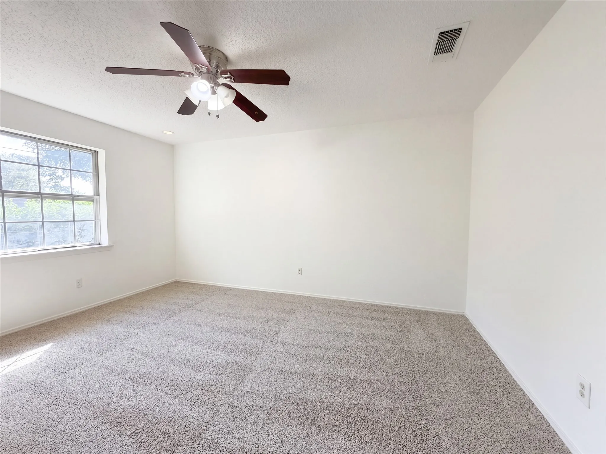 Single Family Residence For Sale in Tarrant County , 2527 Holt Road, Arlington, Texas 76006, 4 Bedroom, 2 Bathroom, 2 Garage spaces, 1,582 Sqft, built in 1980, mls#21416402, Real Estate Agent in Arlington, Homes For Sale in Tarrant county, Homes For Sale in Arlington, Realtor in Arlington Texas, Real Estate Brokerage Independent Realty Texas, Luminita Cordes Realtor