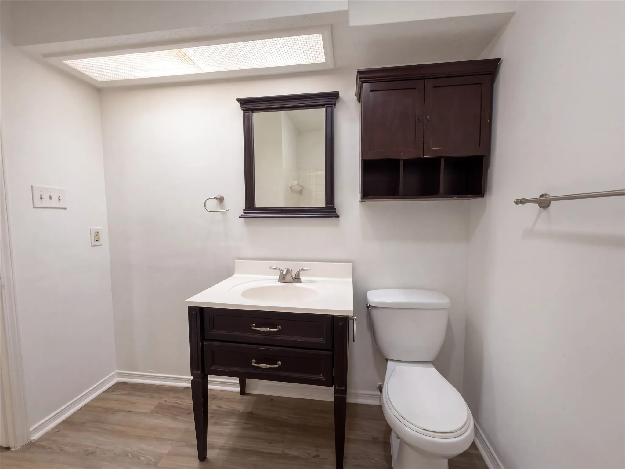 Single Family Residence For Sale in Tarrant County , 2527 Holt Road, Arlington, Texas 76006, 4 Bedroom, 2 Bathroom, 2 Garage spaces, 1,582 Sqft, built in 1980, mls#21416402, Real Estate Agent in Arlington, Homes For Sale in Tarrant county, Homes For Sale in Arlington, Realtor in Arlington Texas, Real Estate Brokerage Independent Realty Texas, Luminita Cordes Realtor