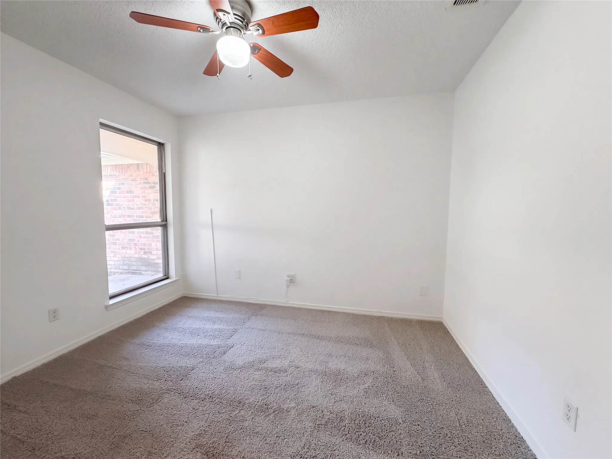 Single Family Residence For Sale in Tarrant County , 2527 Holt Road, Arlington, Texas 76006, 4 Bedroom, 2 Bathroom, 2 Garage spaces, 1,582 Sqft, built in 1980, mls#21416402, Real Estate Agent in Arlington, Homes For Sale in Tarrant county, Homes For Sale in Arlington, Realtor in Arlington Texas, Real Estate Brokerage Independent Realty Texas, Luminita Cordes Realtor