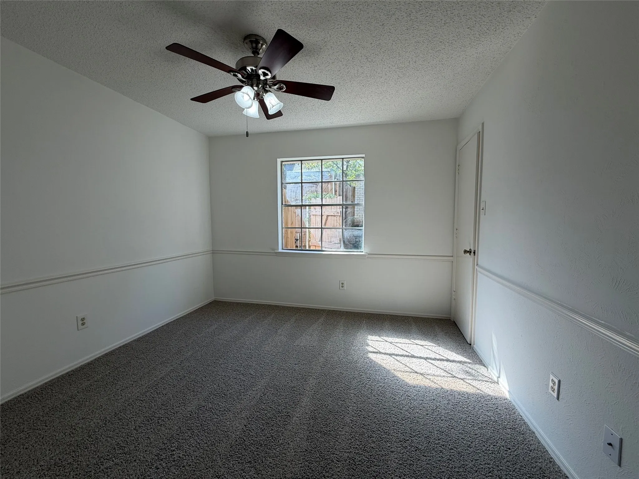 Single Family Residence For Sale in Tarrant County , 2527 Holt Road, Arlington, Texas 76006, 4 Bedroom, 2 Bathroom, 2 Garage spaces, 1,582 Sqft, built in 1980, mls#21416402, Real Estate Agent in Arlington, Homes For Sale in Tarrant county, Homes For Sale in Arlington, Realtor in Arlington Texas, Real Estate Brokerage Independent Realty Texas, Luminita Cordes Realtor