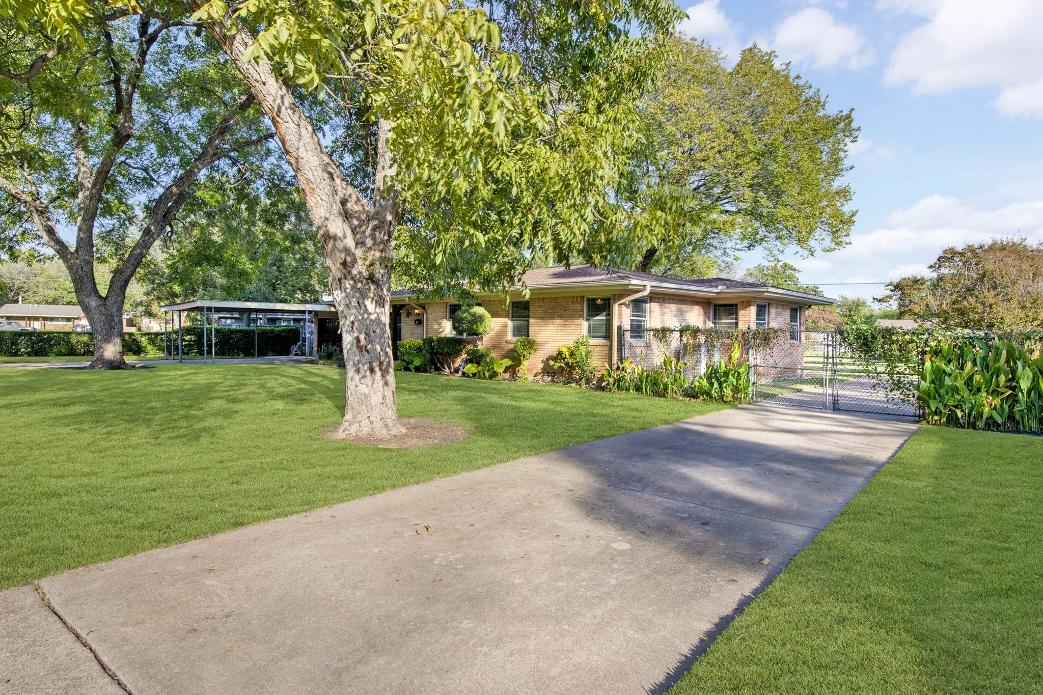 Single Family Residence For Sale in Tarrant County , 7305 Coronet Avenue, North Richland Hills, Texas 76180, 3 Bedroom, 2 Bathroom, 2 Garage spaces, 2,038 Sqft, built in 1955, mls#21416528, Real Estate Agent in North Richland Hills, Homes For Sale in Tarrant county, Homes For Sale in North Richland Hills, Realtor in North Richland Hills Texas, Real Estate Brokerage Independent Realty Texas, Luminita Cordes Realtor