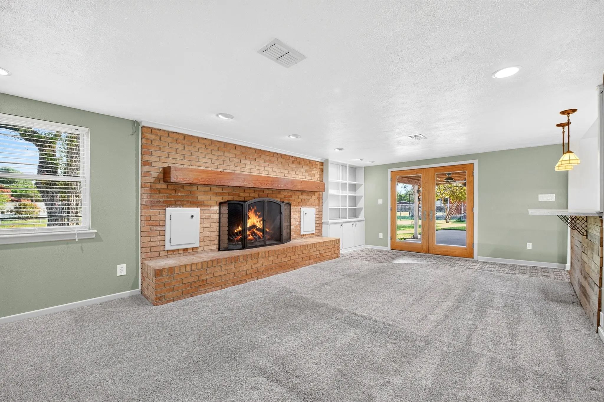Single Family Residence For Sale in Tarrant County , 7305 Coronet Avenue, North Richland Hills, Texas 76180, 3 Bedroom, 2 Bathroom, 2 Garage spaces, 2,038 Sqft, built in 1955, mls#21416528, Real Estate Agent in North Richland Hills, Homes For Sale in Tarrant county, Homes For Sale in North Richland Hills, Realtor in North Richland Hills Texas, Real Estate Brokerage Independent Realty Texas, Luminita Cordes Realtor