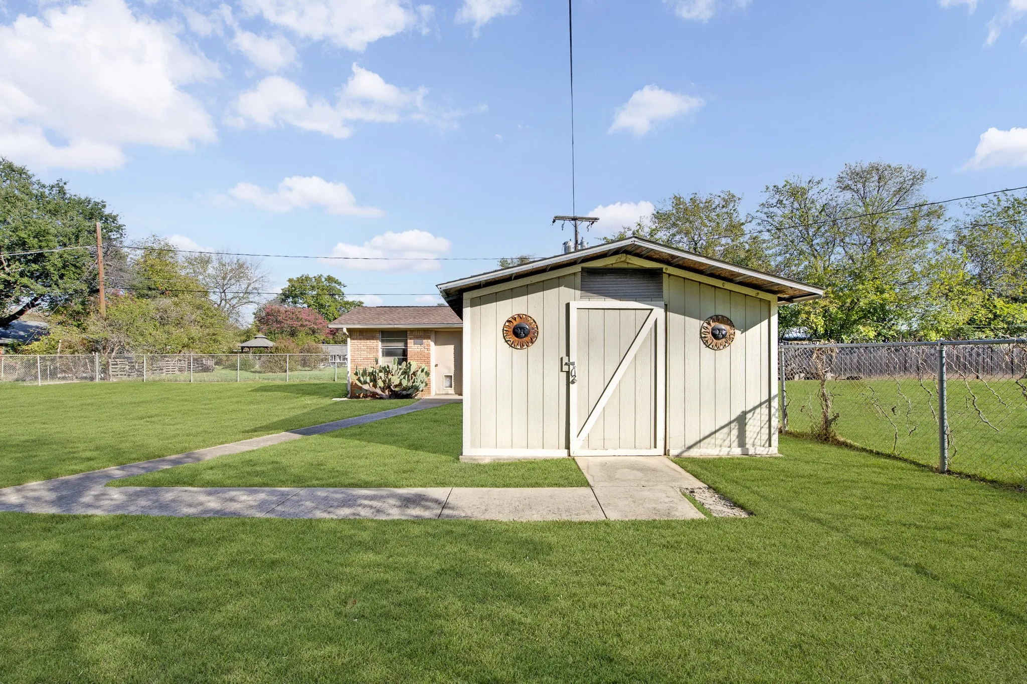 Single Family Residence For Sale in Tarrant County , 7305 Coronet Avenue, North Richland Hills, Texas 76180, 3 Bedroom, 2 Bathroom, 2 Garage spaces, 2,038 Sqft, built in 1955, mls#21416528, Real Estate Agent in North Richland Hills, Homes For Sale in Tarrant county, Homes For Sale in North Richland Hills, Realtor in North Richland Hills Texas, Real Estate Brokerage Independent Realty Texas, Luminita Cordes Realtor