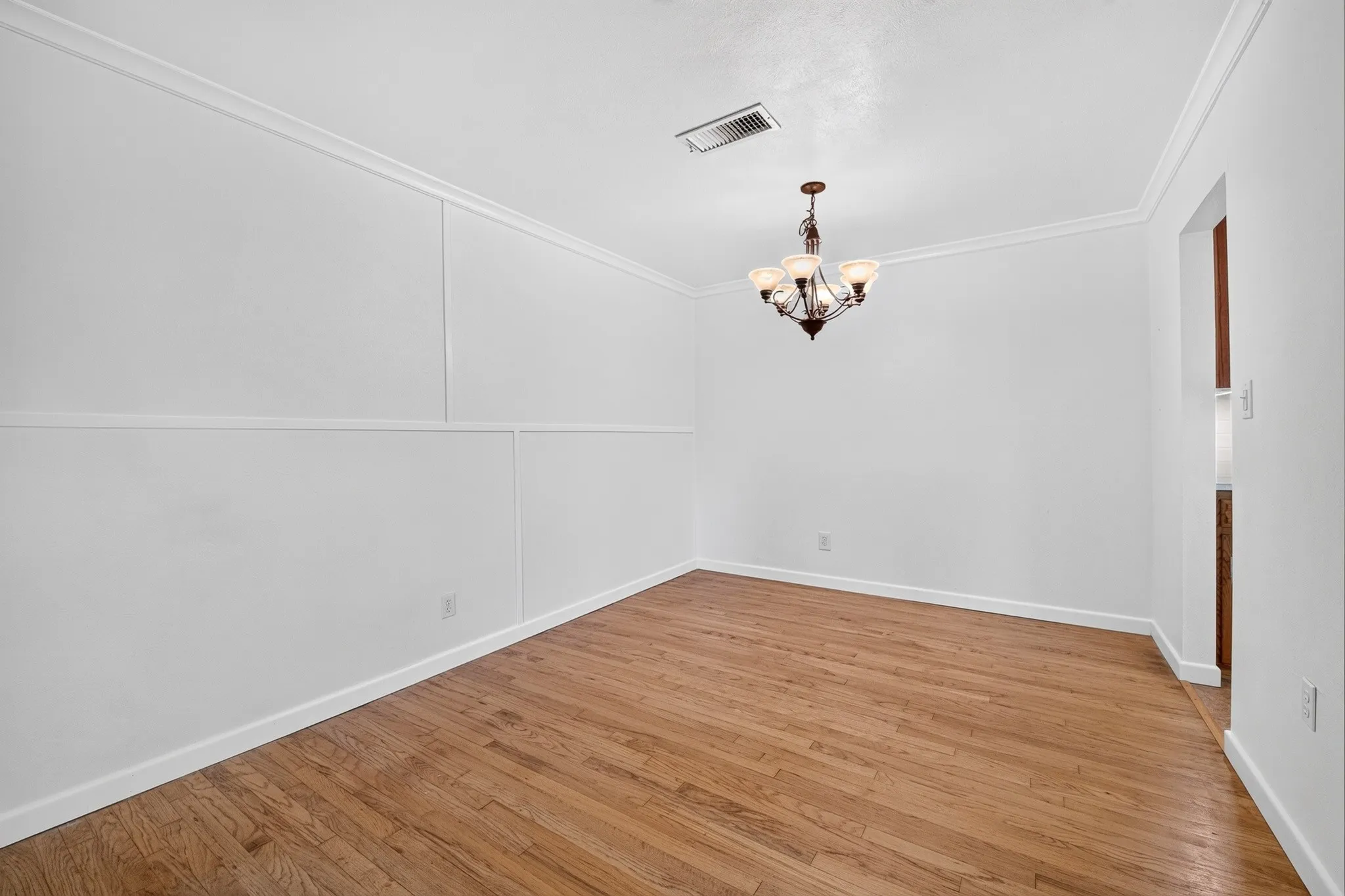Single Family Residence For Sale in Tarrant County , 7305 Coronet Avenue, North Richland Hills, Texas 76180, 3 Bedroom, 2 Bathroom, 2 Garage spaces, 2,038 Sqft, built in 1955, mls#21416528, Real Estate Agent in North Richland Hills, Homes For Sale in Tarrant county, Homes For Sale in North Richland Hills, Realtor in North Richland Hills Texas, Real Estate Brokerage Independent Realty Texas, Luminita Cordes Realtor