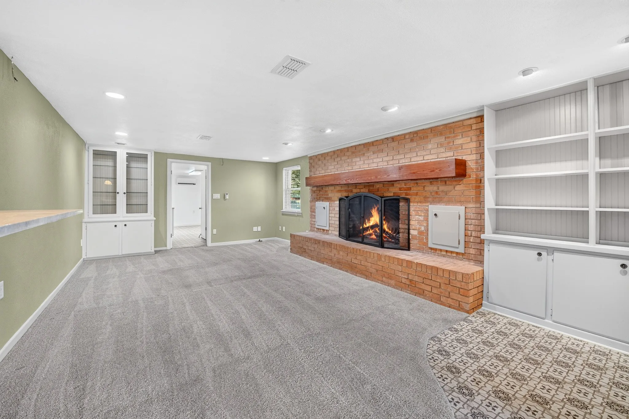 Single Family Residence For Sale in Tarrant County , 7305 Coronet Avenue, North Richland Hills, Texas 76180, 3 Bedroom, 2 Bathroom, 2 Garage spaces, 2,038 Sqft, built in 1955, mls#21416528, Real Estate Agent in North Richland Hills, Homes For Sale in Tarrant county, Homes For Sale in North Richland Hills, Realtor in North Richland Hills Texas, Real Estate Brokerage Independent Realty Texas, Luminita Cordes Realtor
