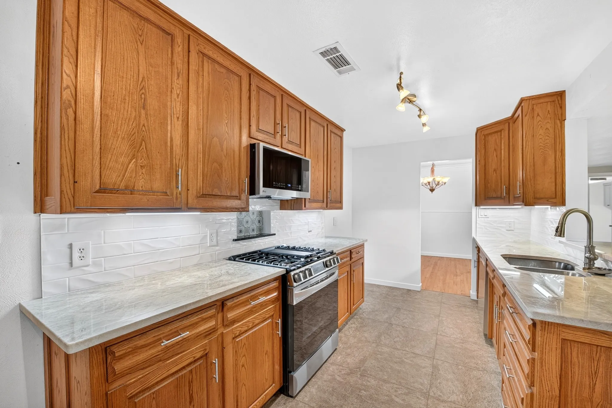 Single Family Residence For Sale in Tarrant County , 7305 Coronet Avenue, North Richland Hills, Texas 76180, 3 Bedroom, 2 Bathroom, 2 Garage spaces, 2,038 Sqft, built in 1955, mls#21416528, Real Estate Agent in North Richland Hills, Homes For Sale in Tarrant county, Homes For Sale in North Richland Hills, Realtor in North Richland Hills Texas, Real Estate Brokerage Independent Realty Texas, Luminita Cordes Realtor