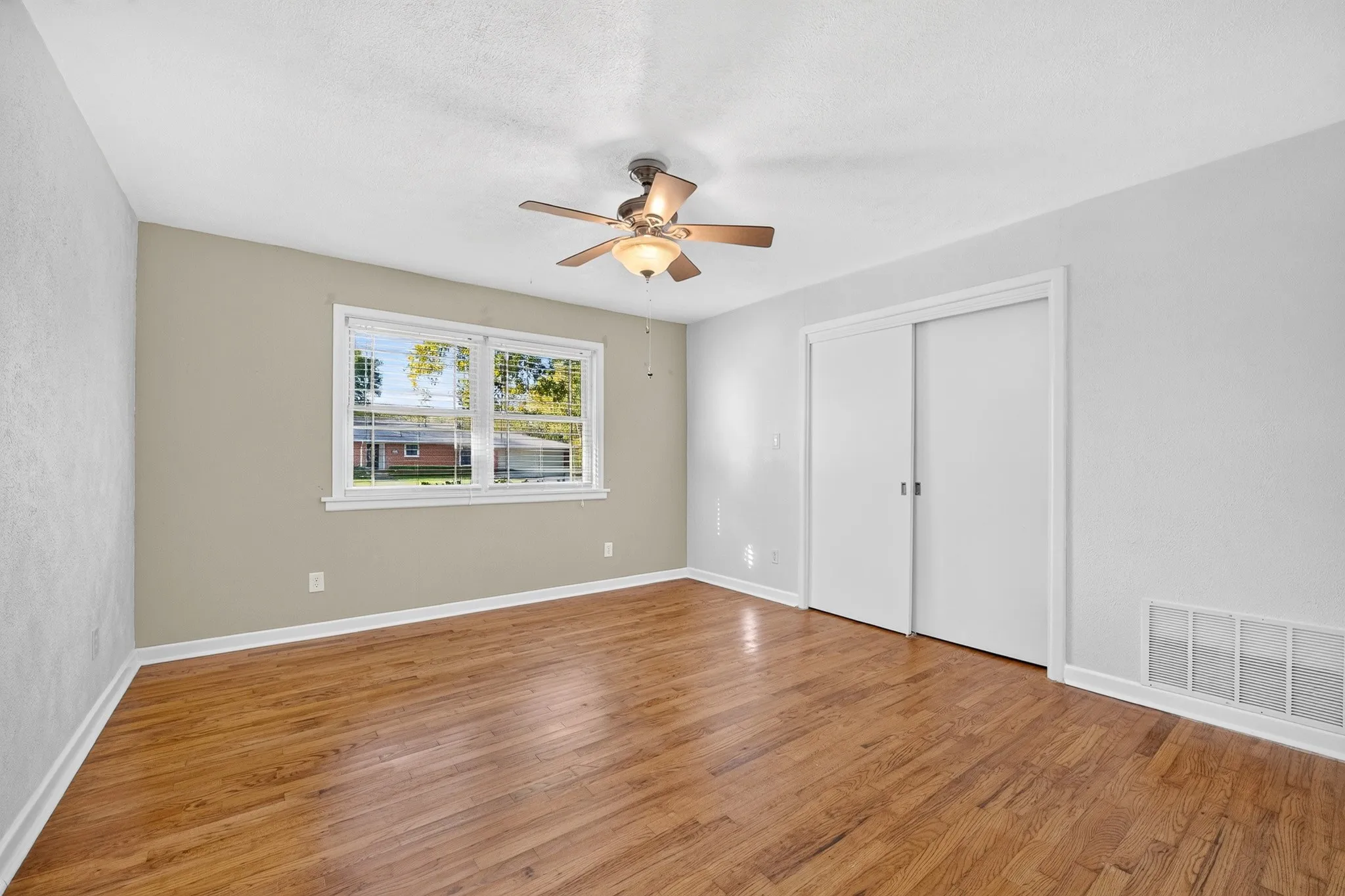 Single Family Residence For Sale in Tarrant County , 7305 Coronet Avenue, North Richland Hills, Texas 76180, 3 Bedroom, 2 Bathroom, 2 Garage spaces, 2,038 Sqft, built in 1955, mls#21416528, Real Estate Agent in North Richland Hills, Homes For Sale in Tarrant county, Homes For Sale in North Richland Hills, Realtor in North Richland Hills Texas, Real Estate Brokerage Independent Realty Texas, Luminita Cordes Realtor