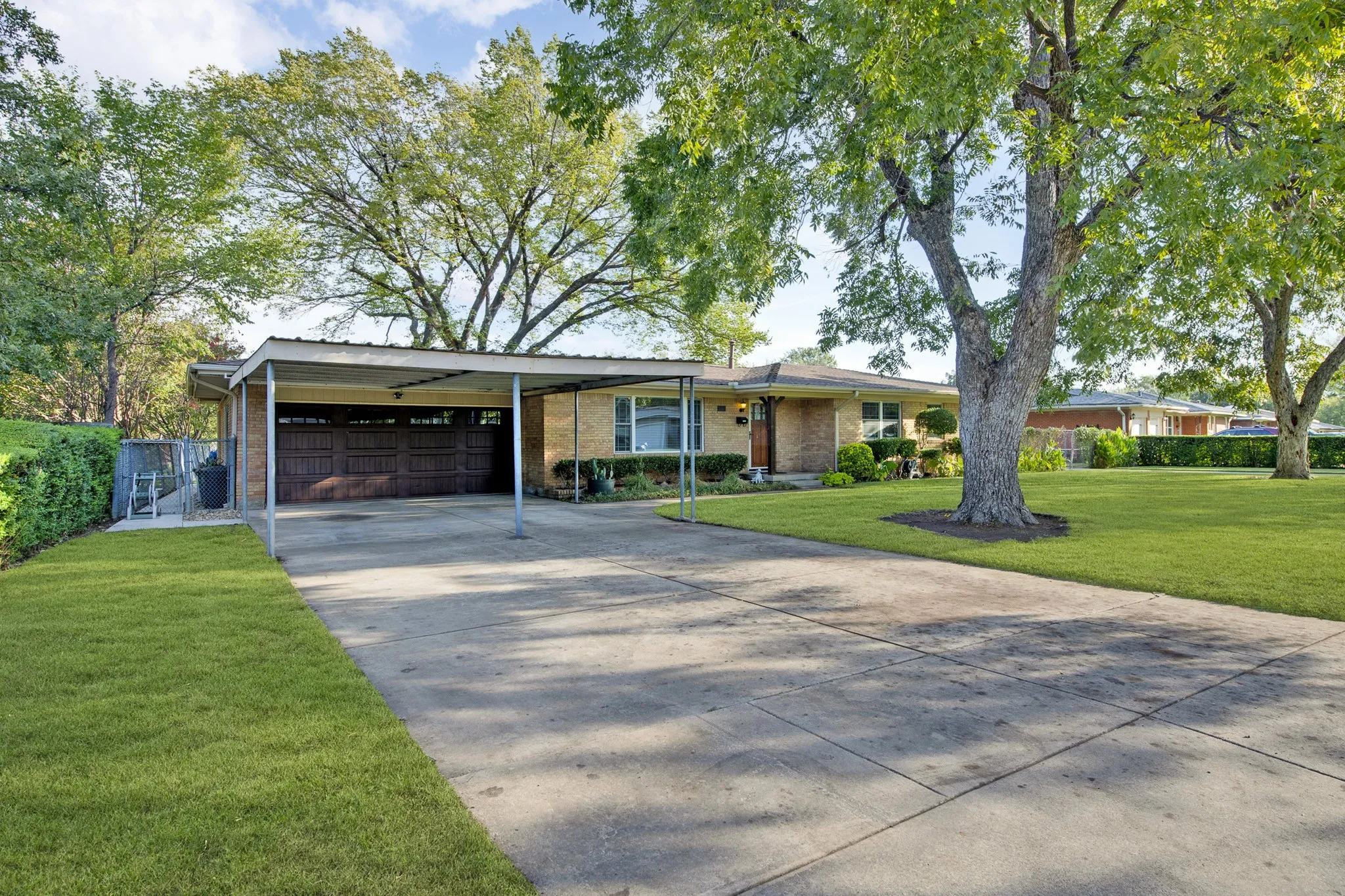 Single Family Residence For Sale in Tarrant County , 7305 Coronet Avenue, North Richland Hills, Texas 76180, 3 Bedroom, 2 Bathroom, 2 Garage spaces, 2,038 Sqft, built in 1955, mls#21416528, Real Estate Agent in North Richland Hills, Homes For Sale in Tarrant county, Homes For Sale in North Richland Hills, Realtor in North Richland Hills Texas, Real Estate Brokerage Independent Realty Texas, Luminita Cordes Realtor