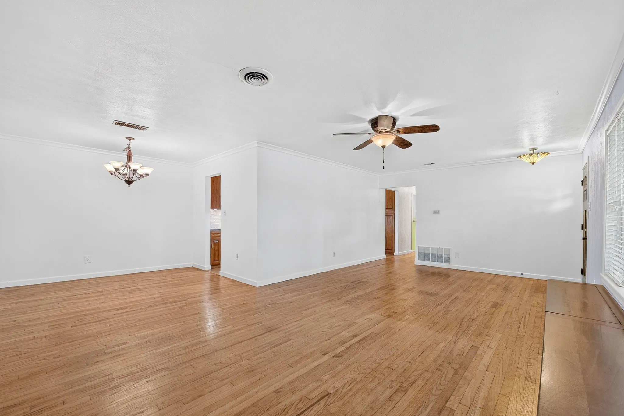 Single Family Residence For Sale in Tarrant County , 7305 Coronet Avenue, North Richland Hills, Texas 76180, 3 Bedroom, 2 Bathroom, 2 Garage spaces, 2,038 Sqft, built in 1955, mls#21416528, Real Estate Agent in North Richland Hills, Homes For Sale in Tarrant county, Homes For Sale in North Richland Hills, Realtor in North Richland Hills Texas, Real Estate Brokerage Independent Realty Texas, Luminita Cordes Realtor