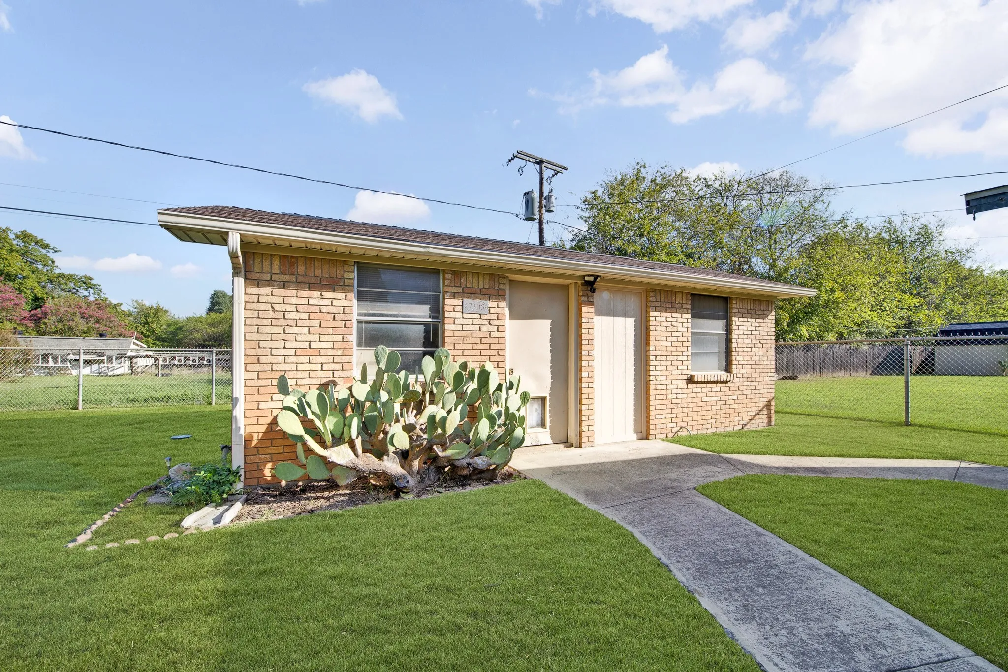 Single Family Residence For Sale in Tarrant County , 7305 Coronet Avenue, North Richland Hills, Texas 76180, 3 Bedroom, 2 Bathroom, 2 Garage spaces, 2,038 Sqft, built in 1955, mls#21416528, Real Estate Agent in North Richland Hills, Homes For Sale in Tarrant county, Homes For Sale in North Richland Hills, Realtor in North Richland Hills Texas, Real Estate Brokerage Independent Realty Texas, Luminita Cordes Realtor